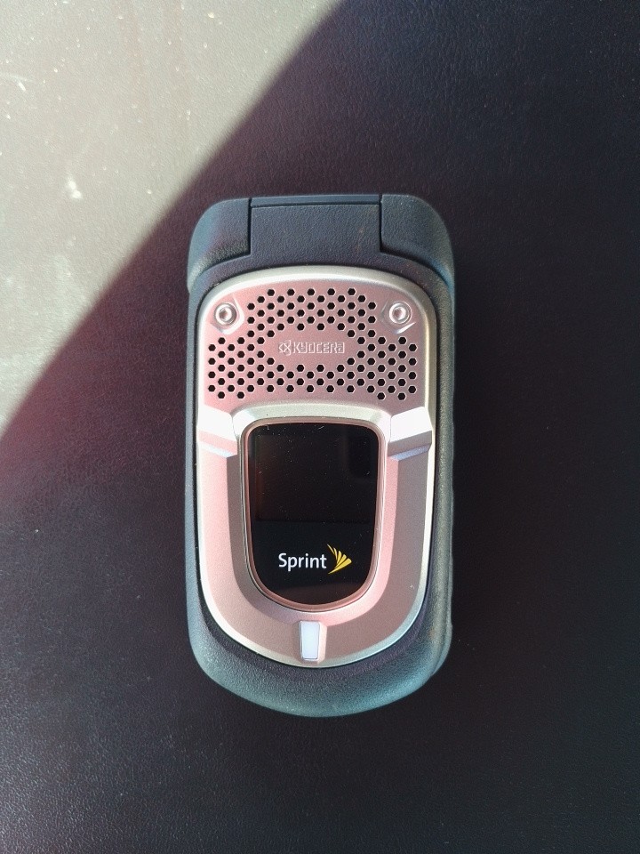 Kyocera DuraXT E4277 – Black (Sprint) PTT 3G Rugged GPS Flip Camera Cell Phone