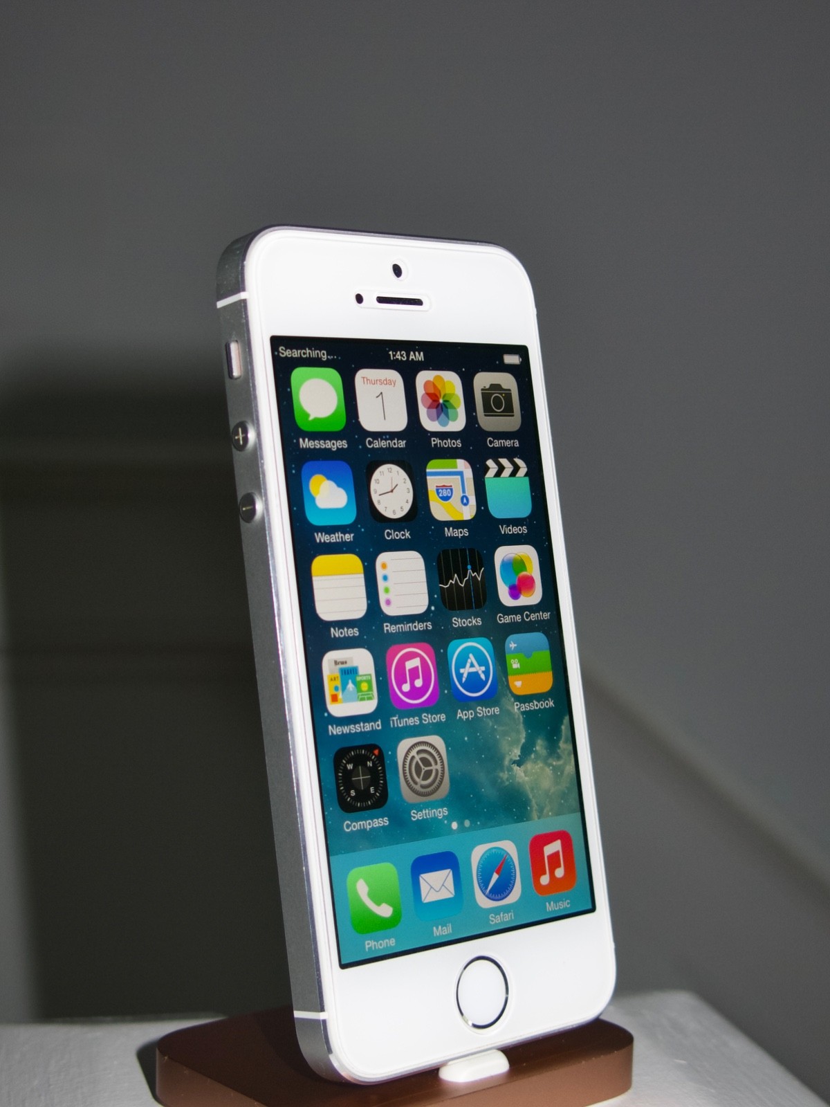 Apple iPhone 5s – 16 GB – Silver (Unlocked) RARE iOS 7.1.2