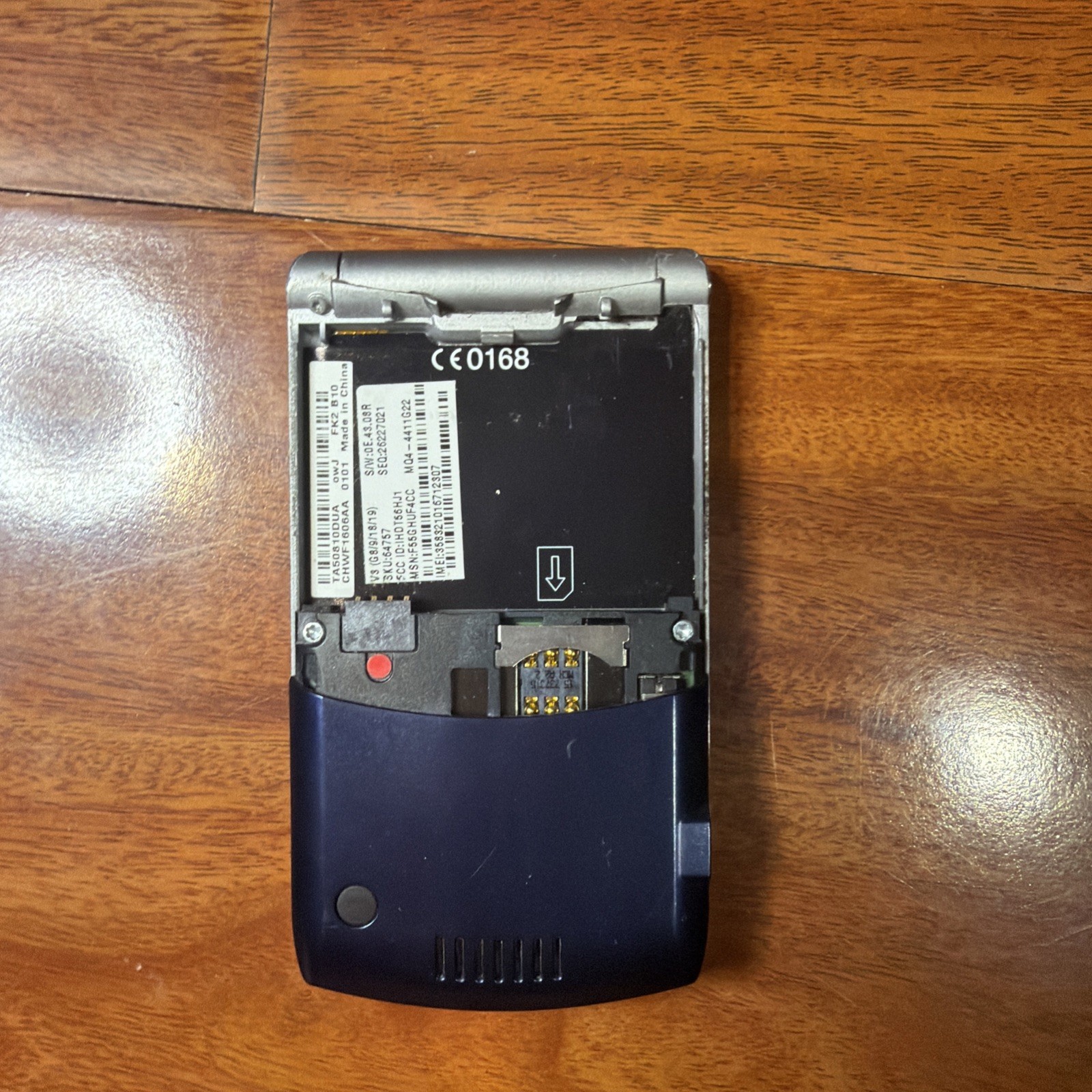 Motorola RAZR V3 Blue Flip Cell Phone Tested Powers On Phone Only No Battery