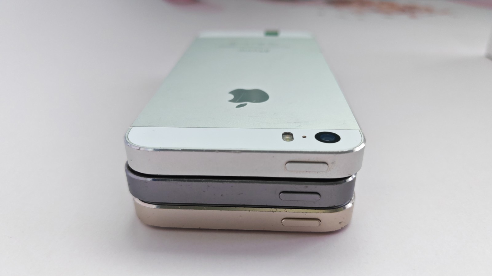 Apple iPhone 5s Unlocked New Battery – 16 GB/32 GB/64 GB- ALL COLOR ON SALE