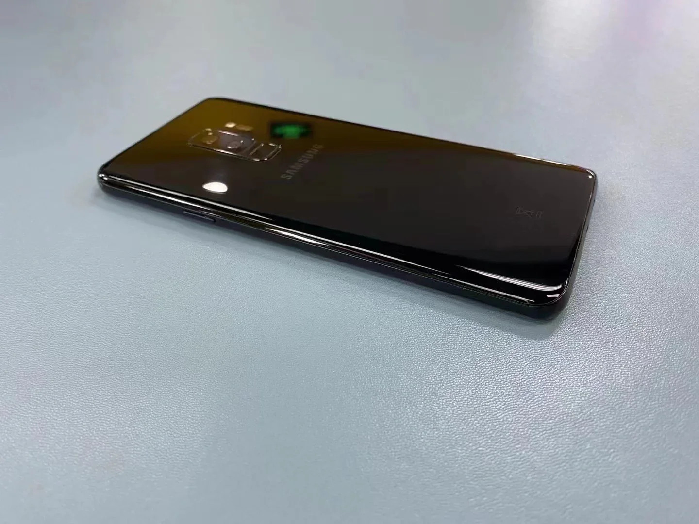 OPEN BOX Samsung Galaxy S9 + PLUS SM-G965F/DS 256GB Dual Sim UNLOCKED 6.2″ Black
