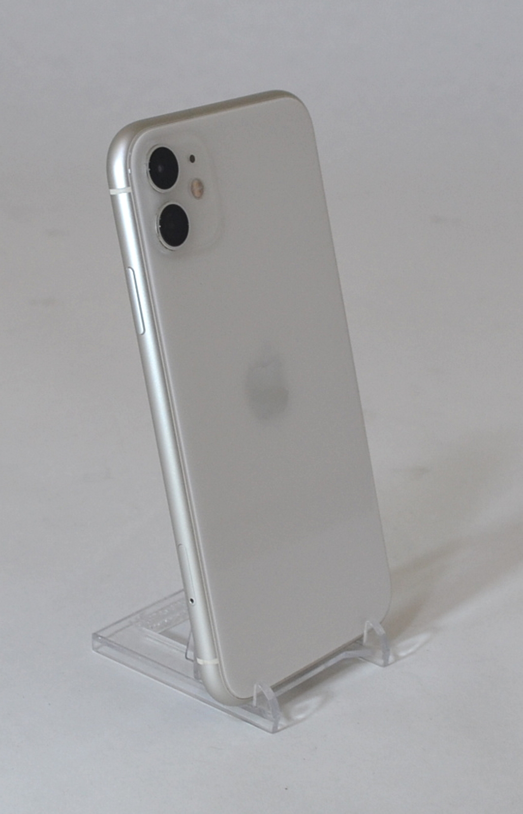 Apple iPhone 11 A2111 – 64GB – White – Network Unlocked *Screen Scratches*