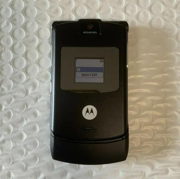 Unlocked Motorola RAZR V3 Retro Flip Phone -Pristine GRADE A+ Phone GIFT