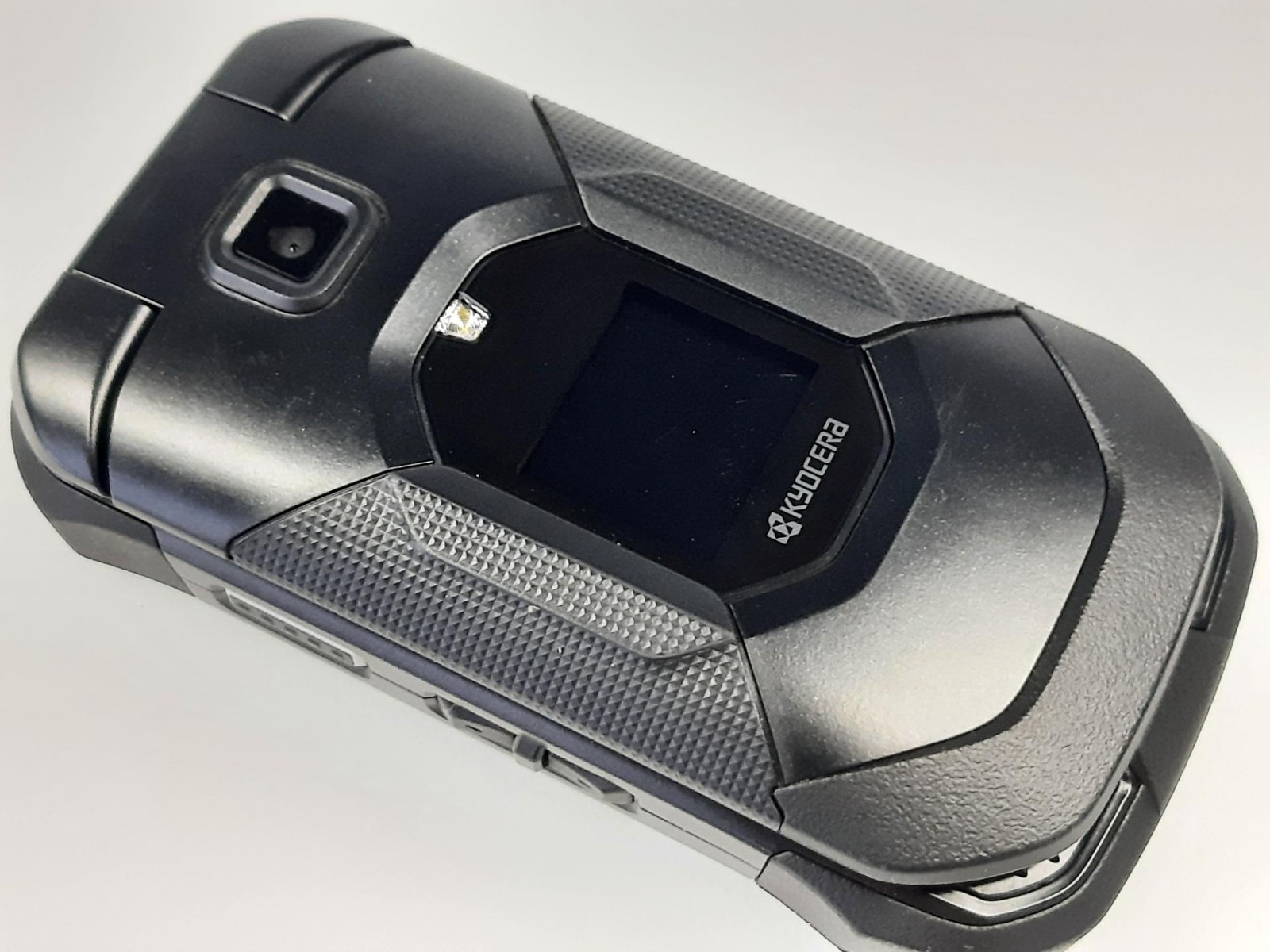 Unlocked Kyocera DuraXA Equip (E4831) Flip camera Phone – 16GB/Black