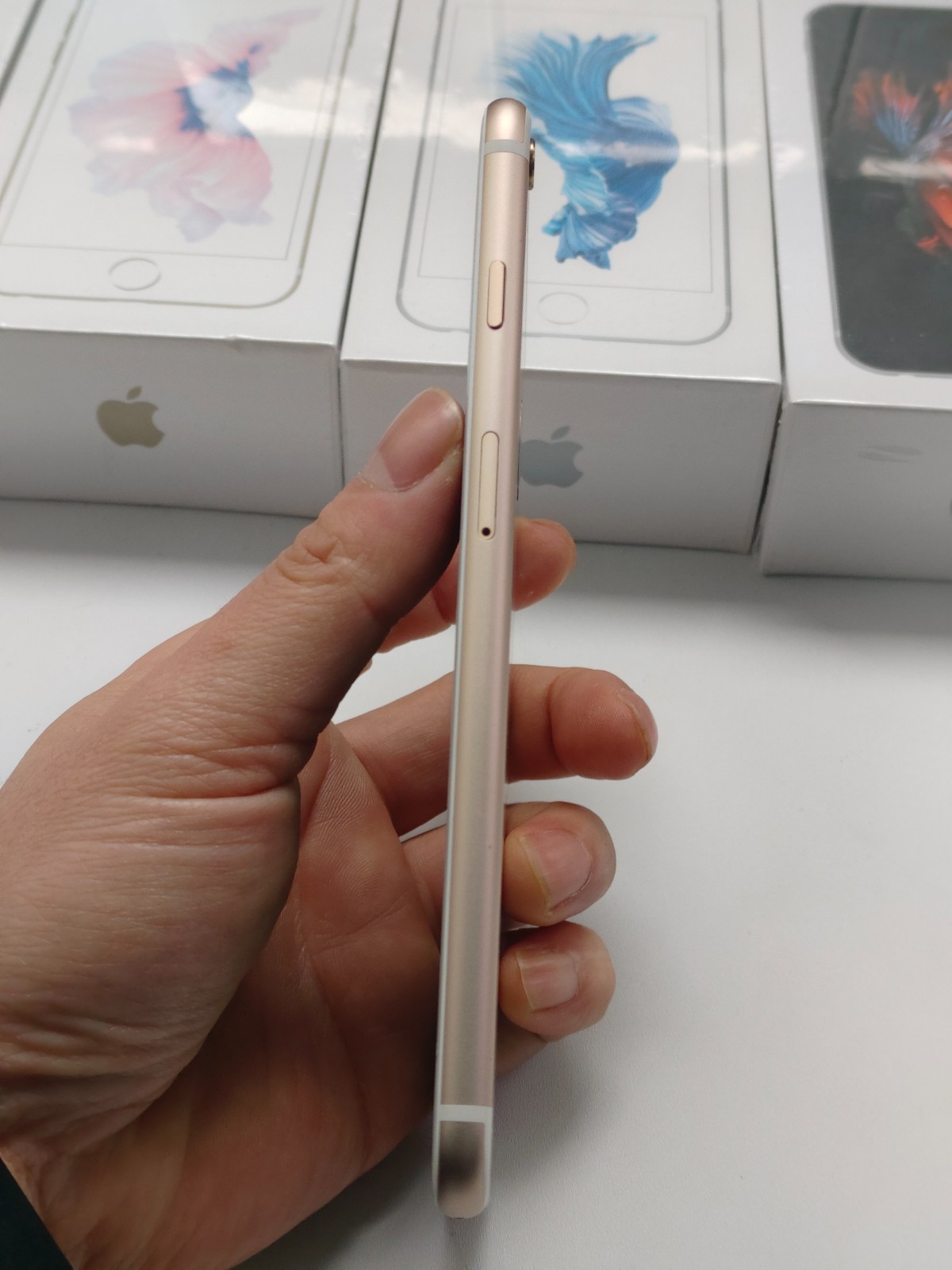 Boxed Apple iPhone 6s/6s PLUS 16/32/64/128GB Factory UNLOCKED(any carrier)