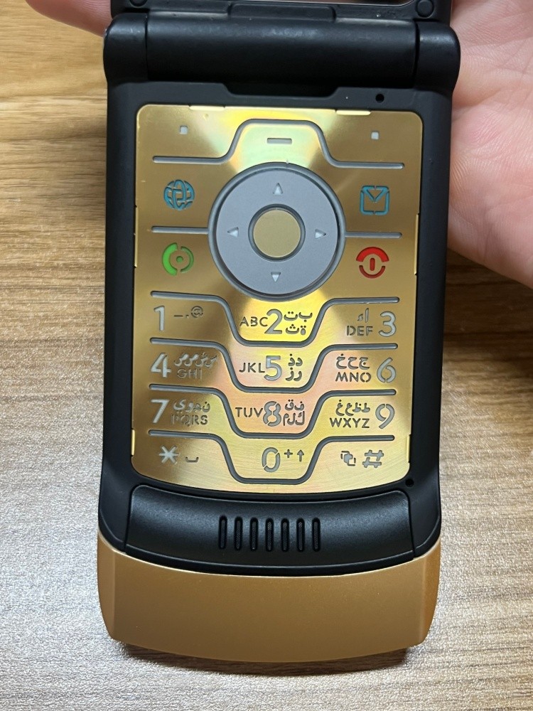 Unlocked Motorola RAZR V3i Dolce Gabbana Gold GSM Flip Bluetooth Mobile Phone