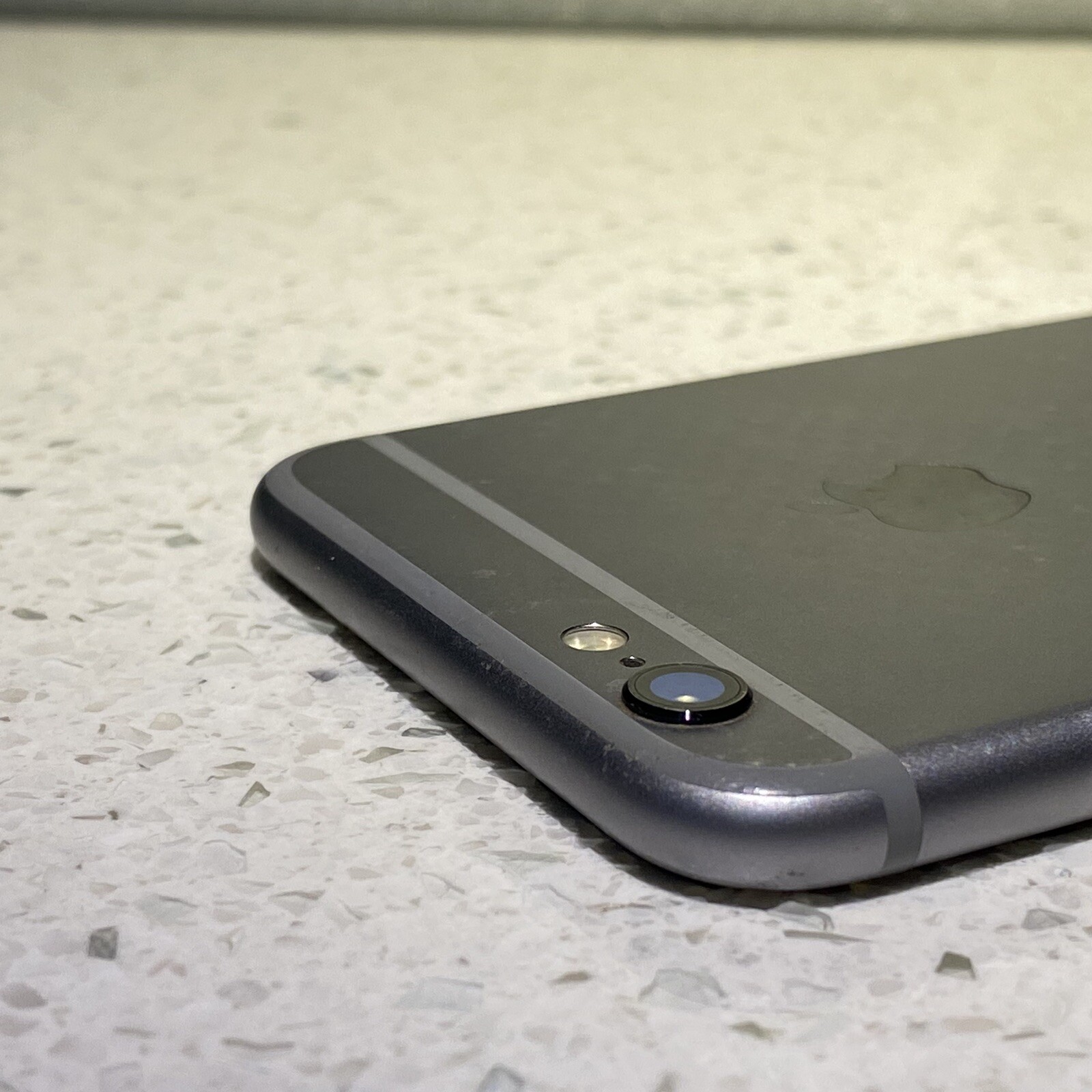 Apple iPhone 6s – 16GB – Grey A1688 (CDMA + GSM) /DO