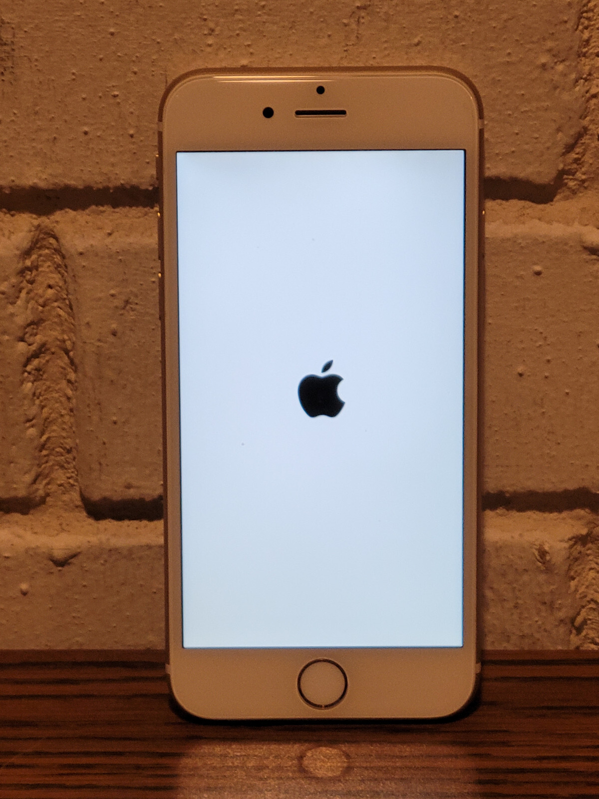 Apple iPhone 6 – 128GB – Gold A1549 (CDMA + GSM)