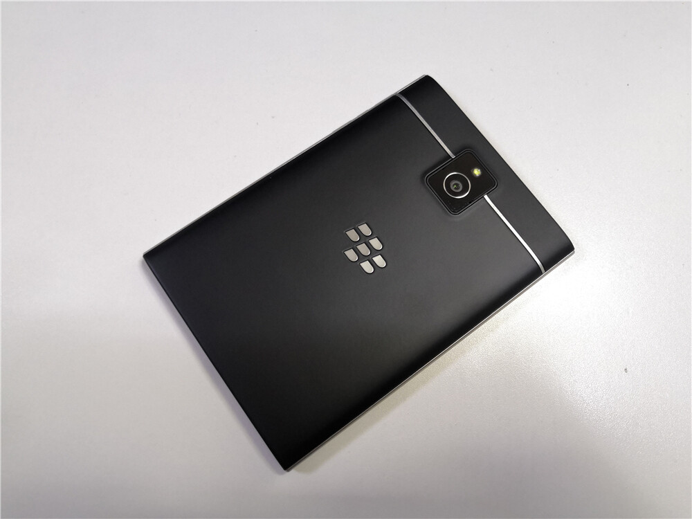 Original BlackBerry Passport Q30 (SQW100-1) 32GB+3GB 13.0MP Unlocked Smartphone