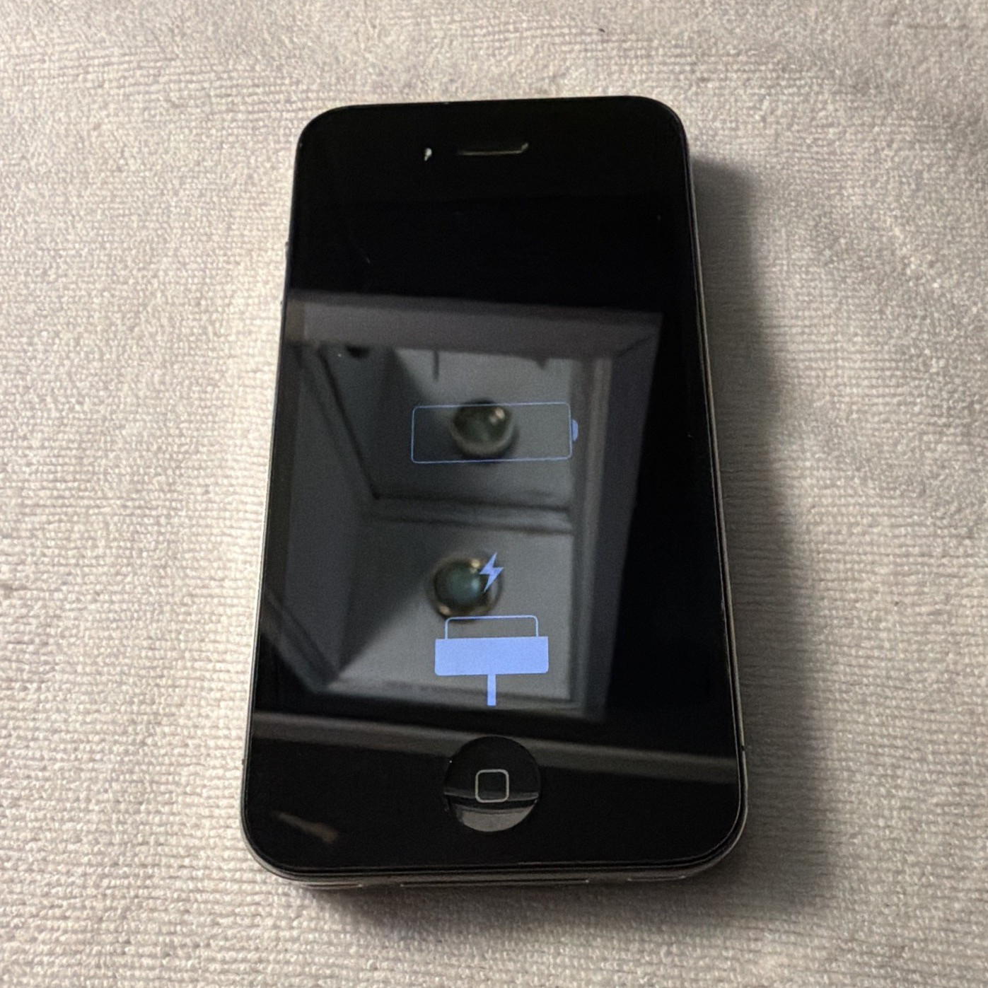 Apple iPhone 4 A1332 16GB Black Unlocked iOS 5MP Camera Bar Smartphone