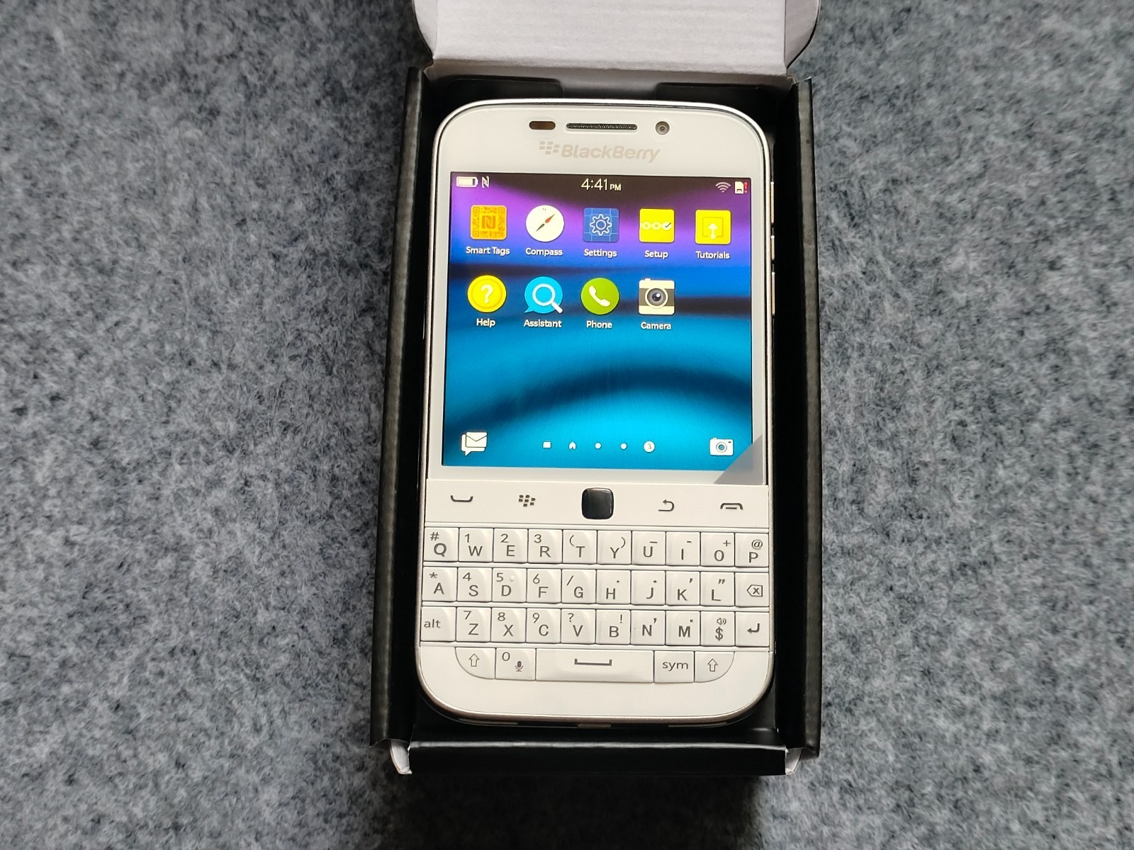 BlackBerry Classic Q20 16GB Factory UNLOCKED(4G) Keyboard Smartphone 90%