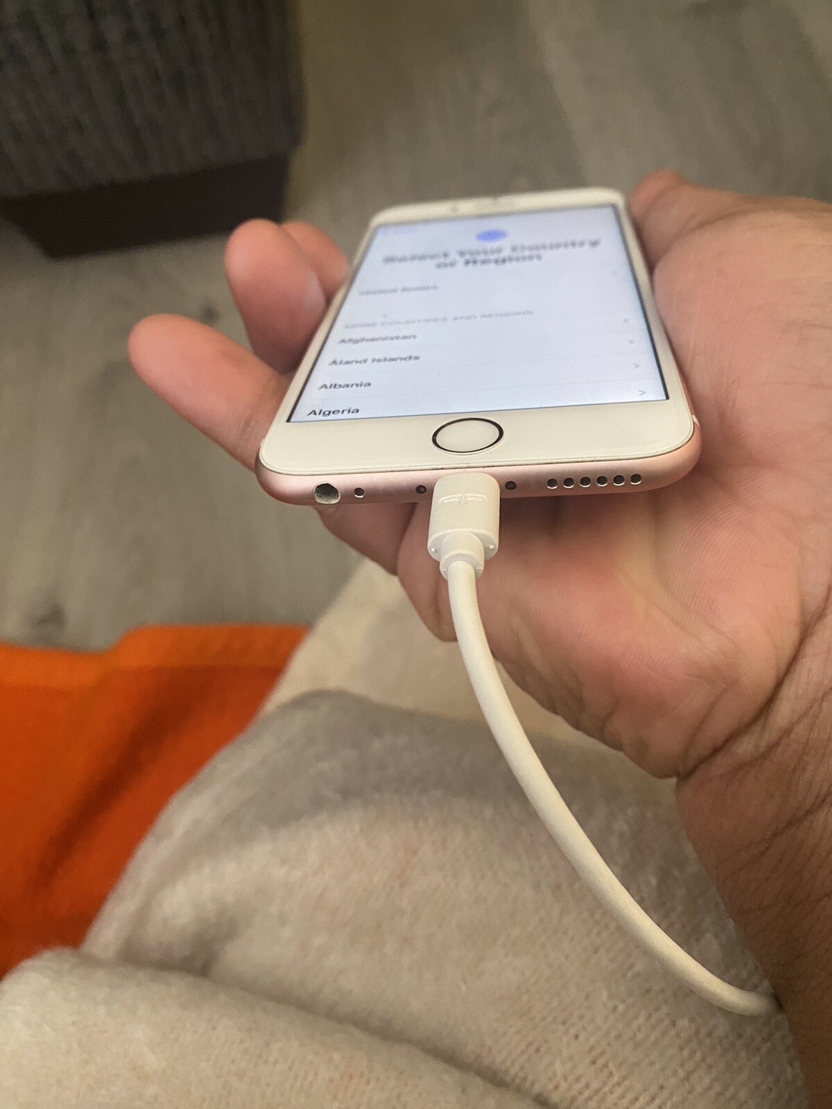 Apple iPhone 6s – 64GB – Rose Gold (Unlocked) A1688 (CDMA + GSM)