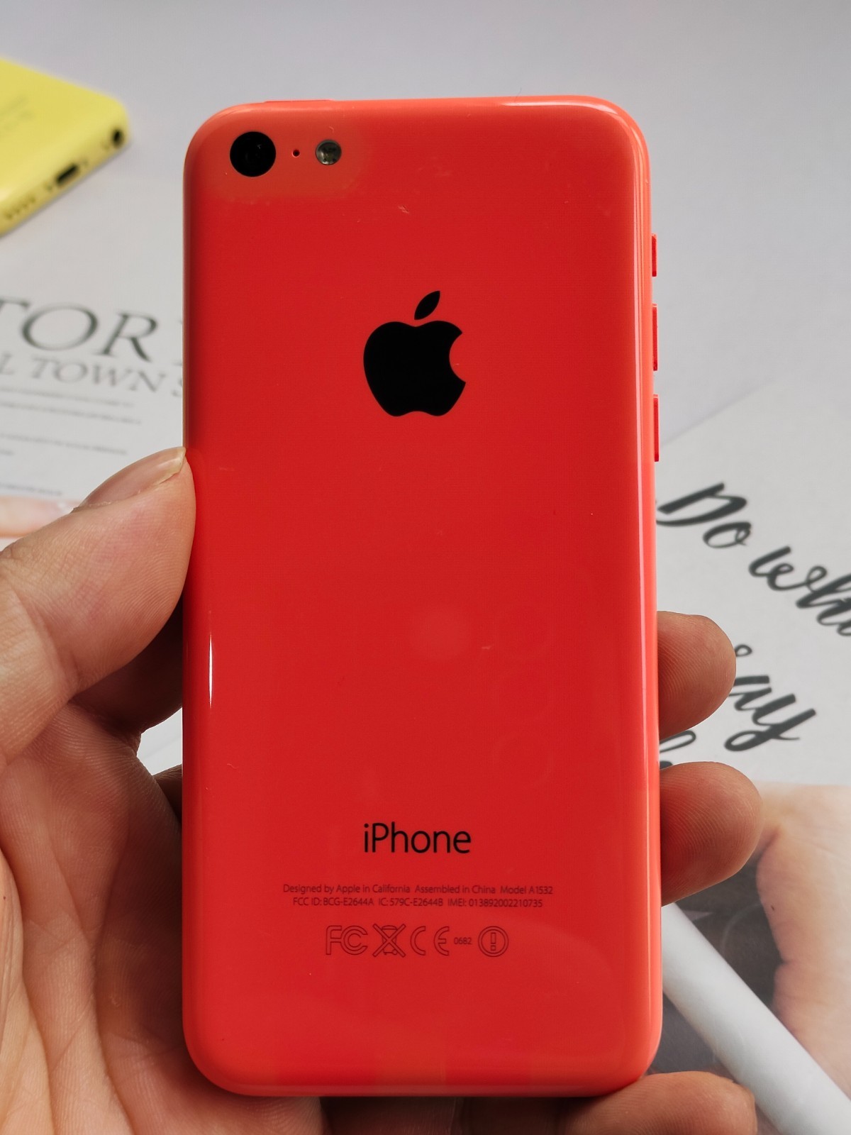 90%N ew Apple iPhone 5/5c/5s Factory UNLOCKED for any carrier 8/16/32/64GB GOOD