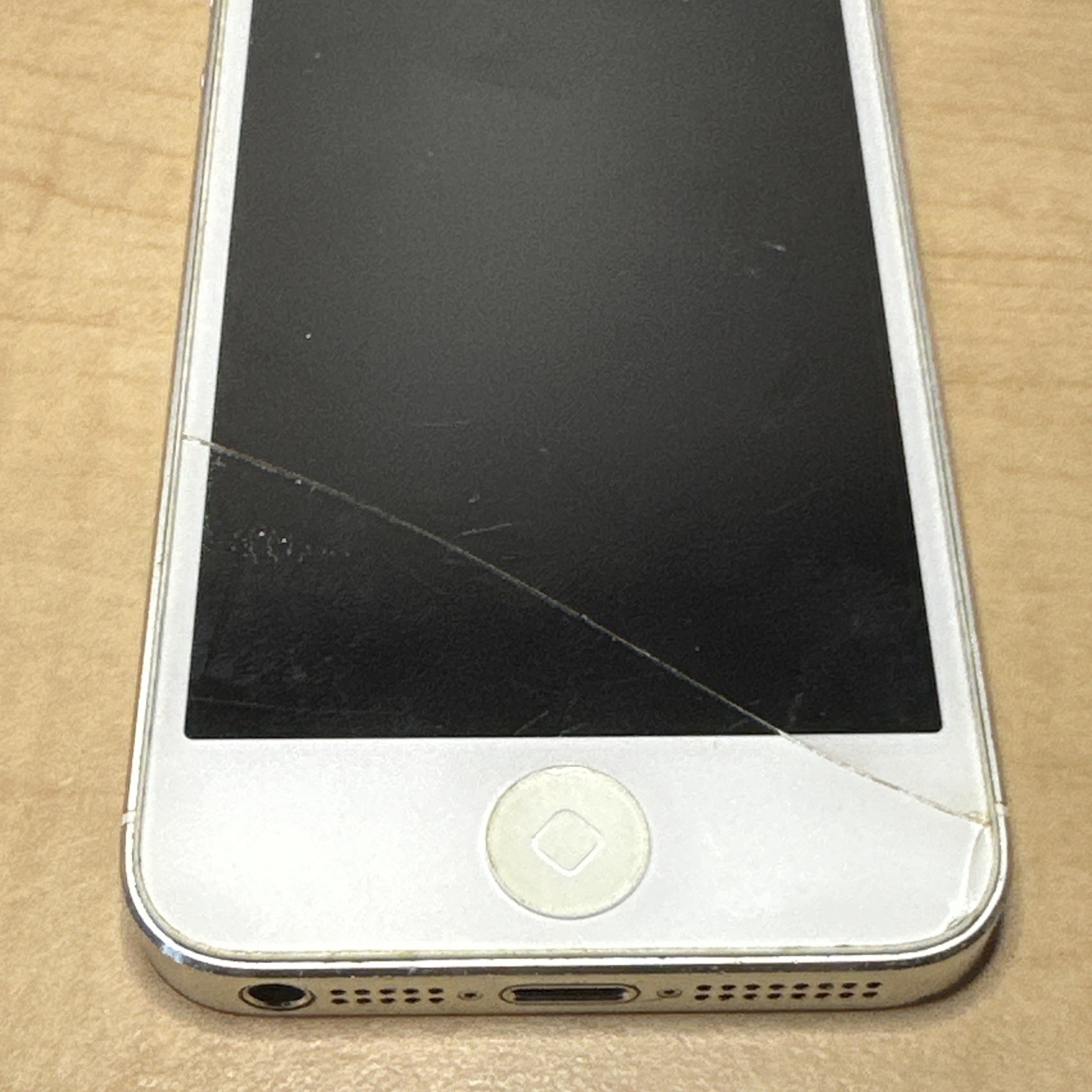 2 iPhone 5 (Model A1429) Not Working/charging Please See Pics On Condition
