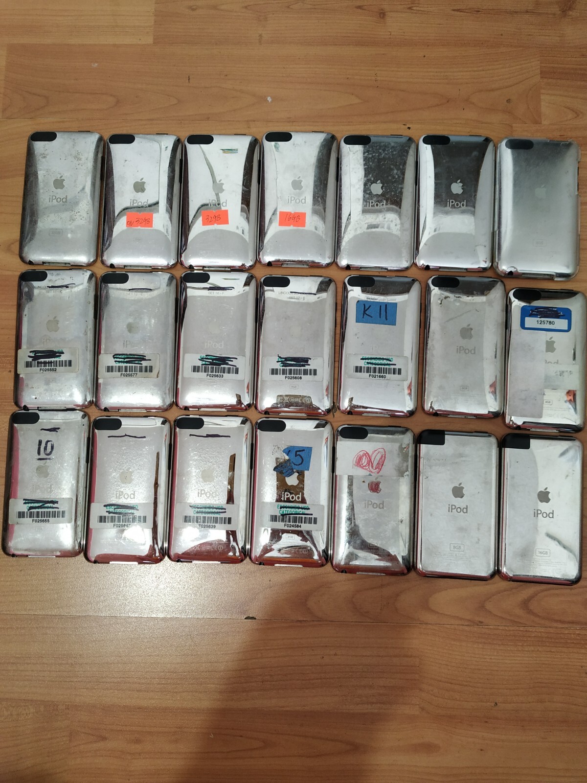 Lot of 21 Apple iPod Touch 1st, 2nd, 3rd,32GB(3pcs)16GB(3pcs)8GB(15pcs)for parts