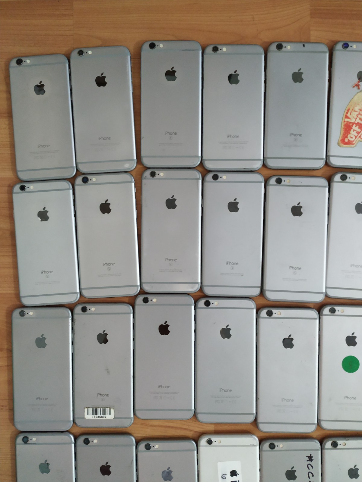 Lot of 60 Apple iPhone 6 or 6s 16GB or 32GB for parts