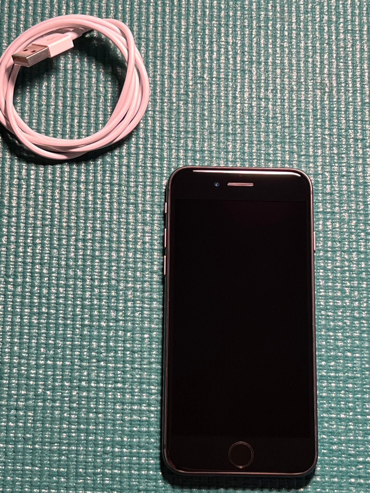 Apple iPhone 8 – 64GB – Space Gray (Unlocked) A1863 (CDMA + GSM)