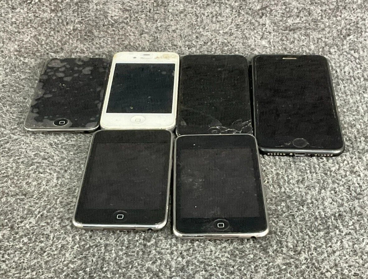 Apple iPod A1318 64GB 3rd Gen & iPhone 4S Combo Pack Used