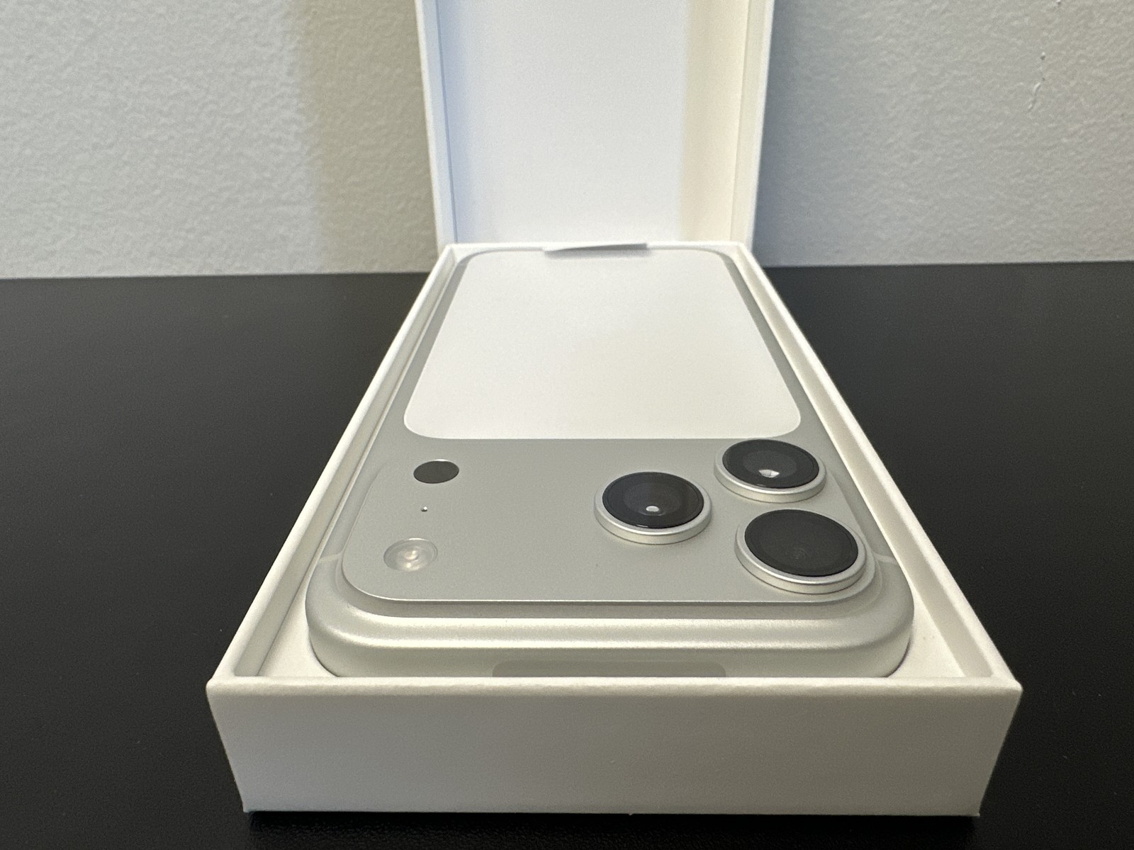 New Apple iPhone 17 Pro 512GB Silver (Verizon ONLY) 1-Yr Apple Warranty