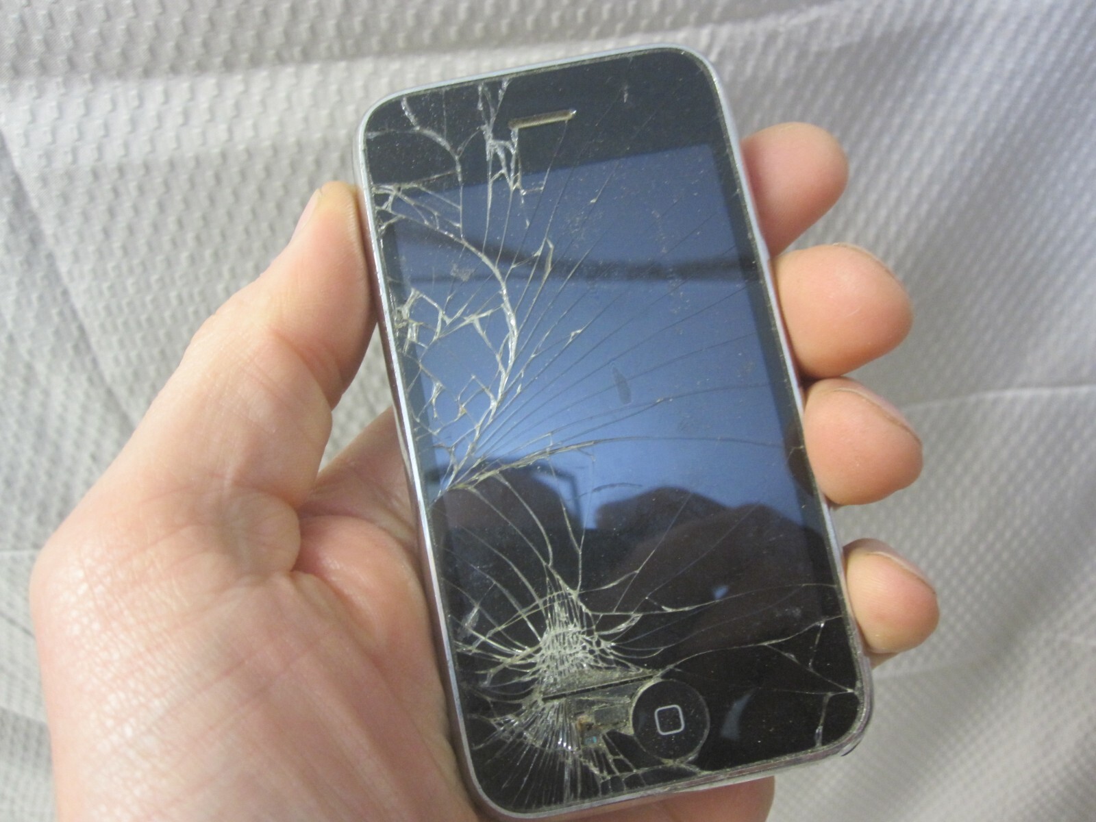 Apple iPhone 4 & 3GS (A1349 / A1303) Black White iOS Smartphone – For Parts Only