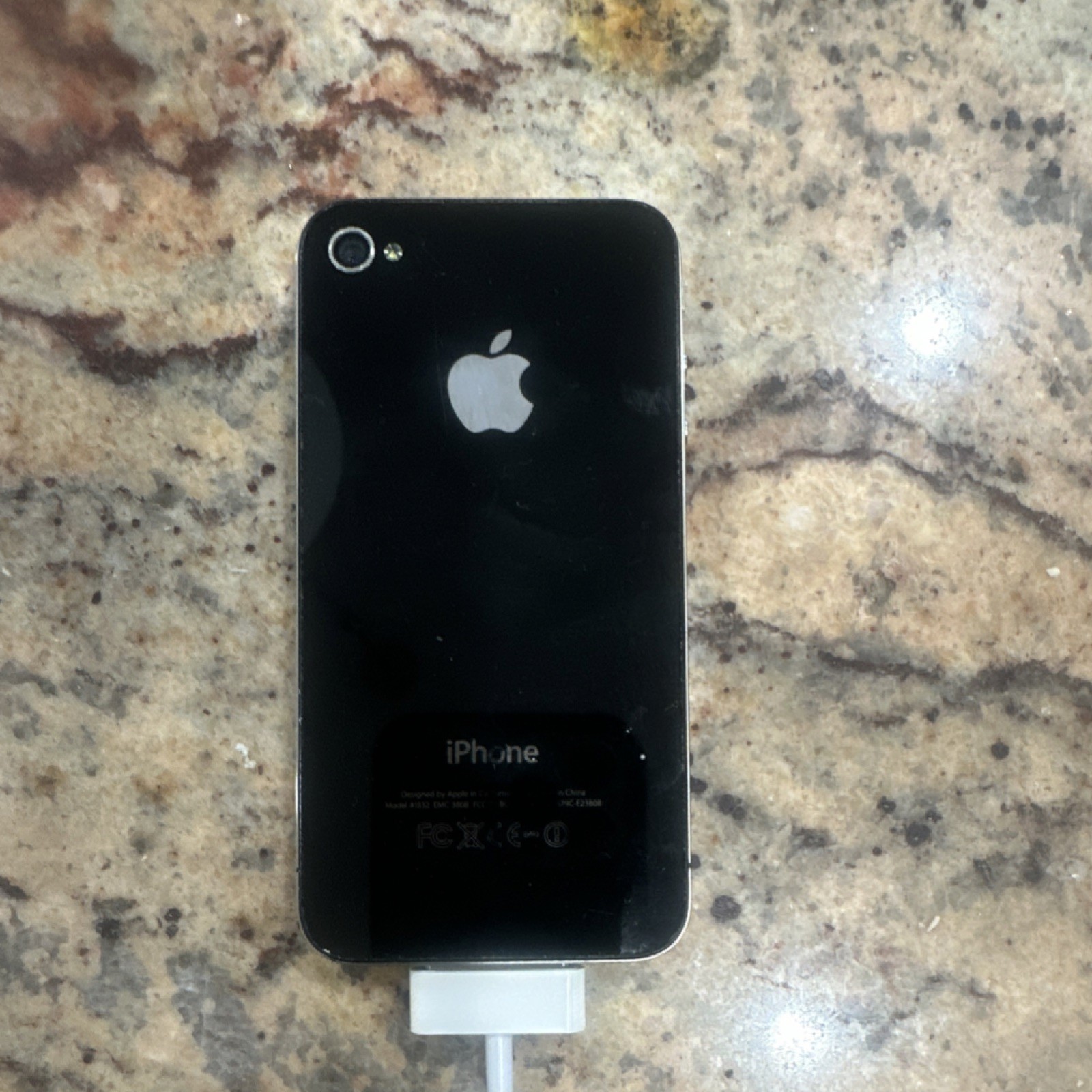 Apple iPhone 4 Black Smartphone Wi-Fi Bluetooth iOS A1332 3.5in Single SIM Bar.