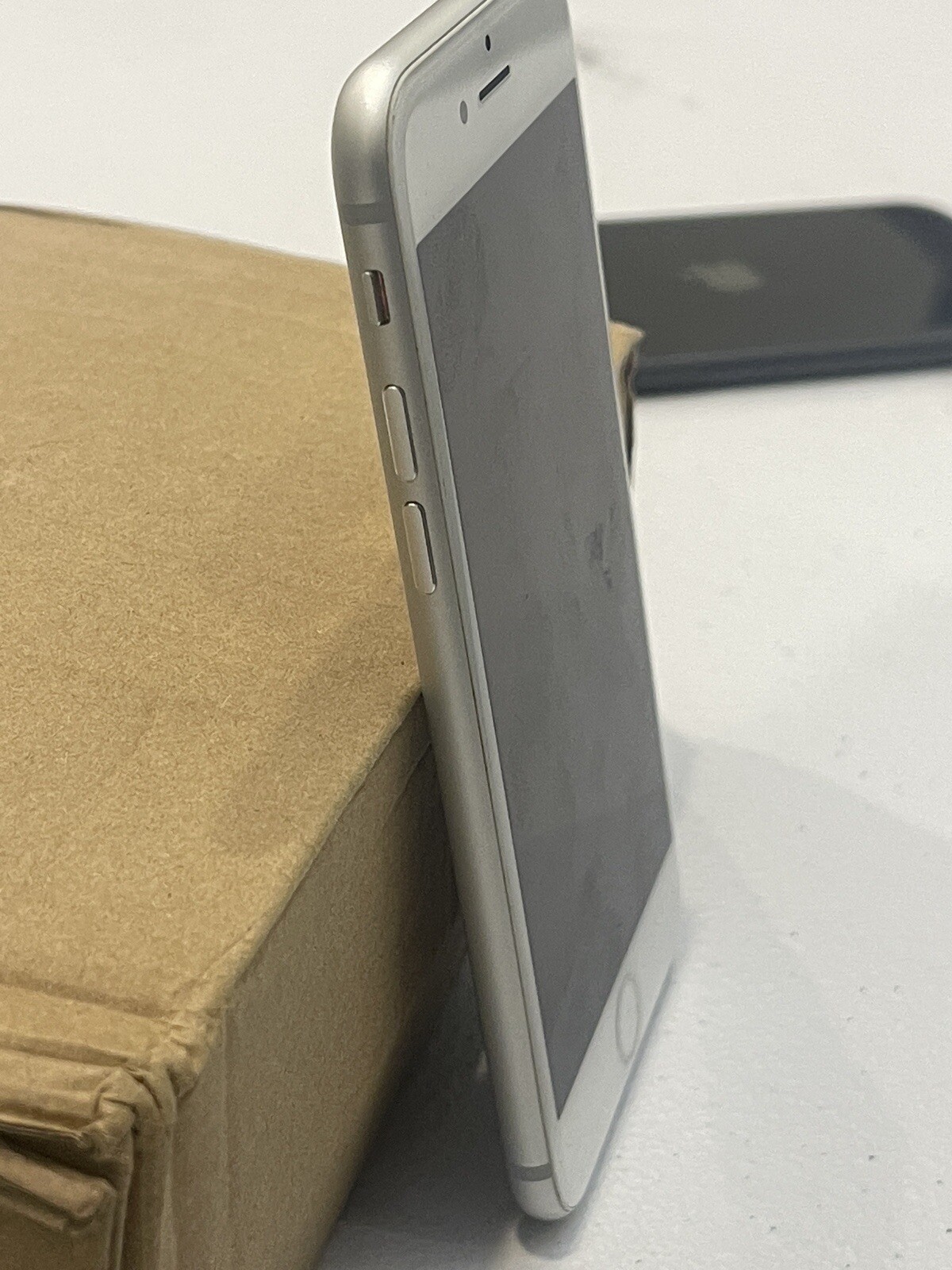 GRADE A  Apple iPhone 8 – 64GB – Silver (AT&T) A1905 (GSM)