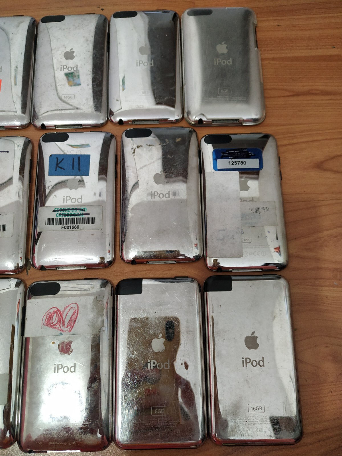 Lot of 21 Apple iPod Touch 1st, 2nd, 3rd,32GB(3pcs)16GB(3pcs)8GB(15pcs)for parts