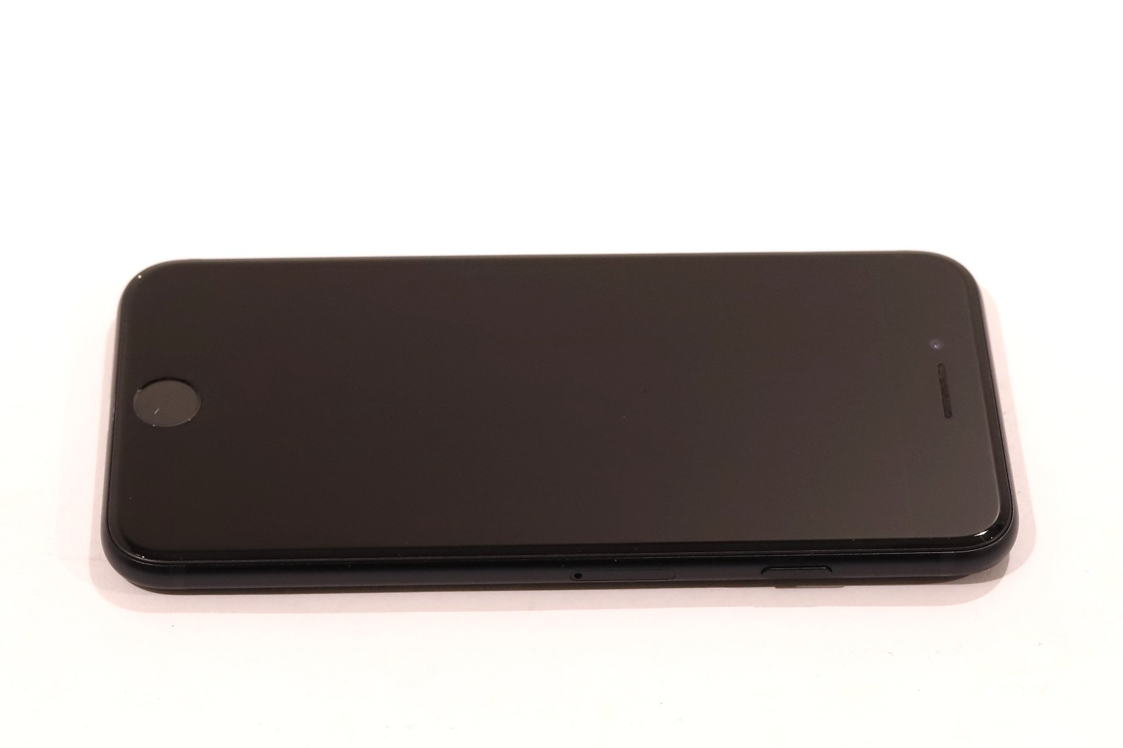 Apple iPhone SE 3rd Gen 64GB A2595 Midnight Black Color Unlocked P/N: MMX53LL/A