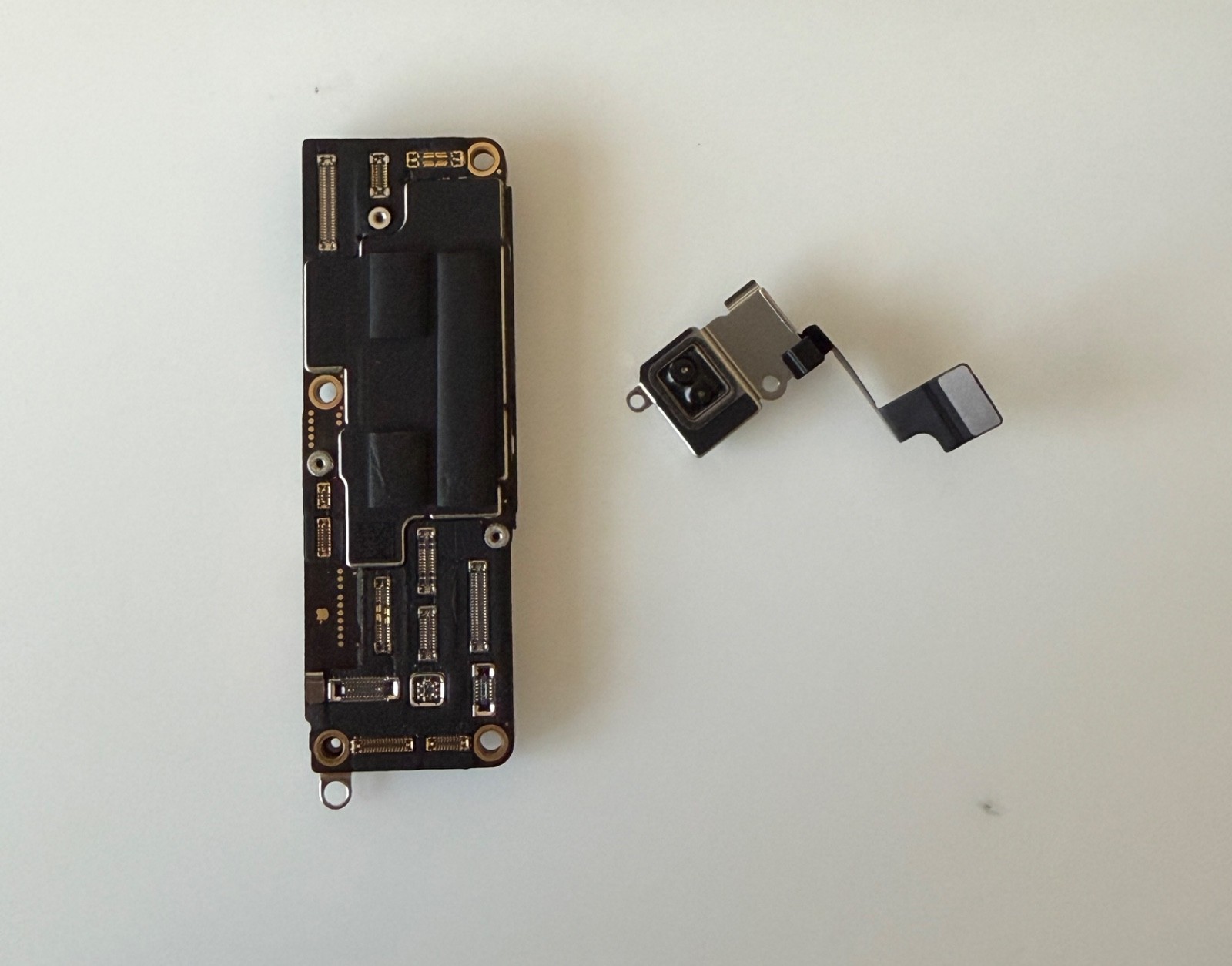 Apple iPhone 16 Pro 256GB AT&T Main Board + Lidar – Carrier lock Only No ISSUES
