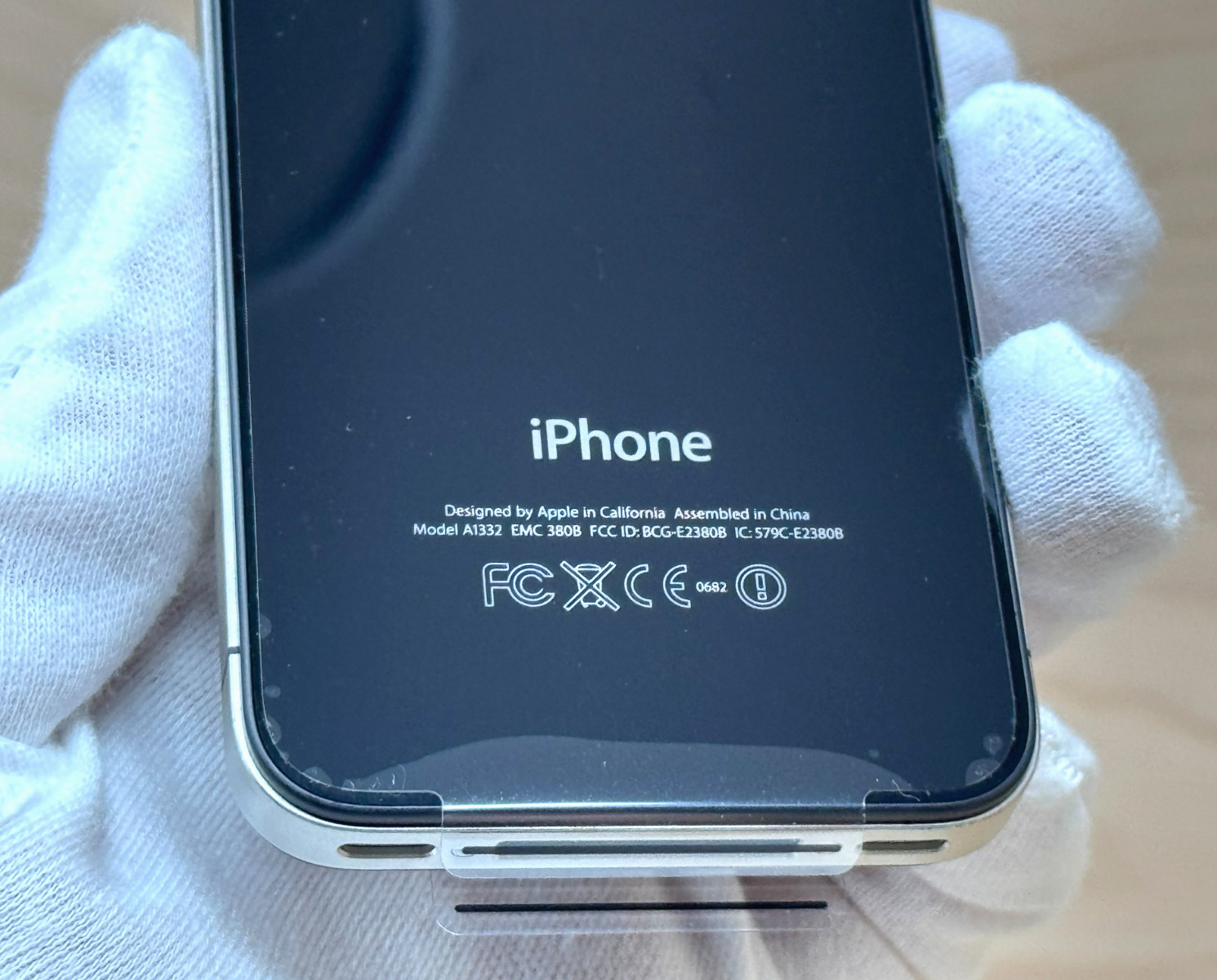 Apple iPhone 4, Black, 8 GB (AT&T) – Model: A1332, GSM, Complete w/ Original Box