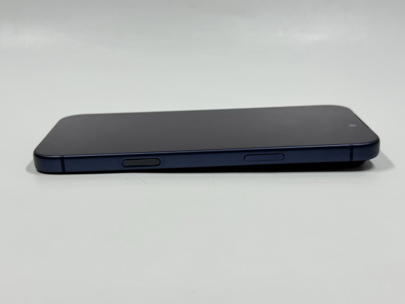 Apple iPhone 17 Pro Max 256GB Deep Blue (AT&T) – WiFi/Parts Only, Excellent