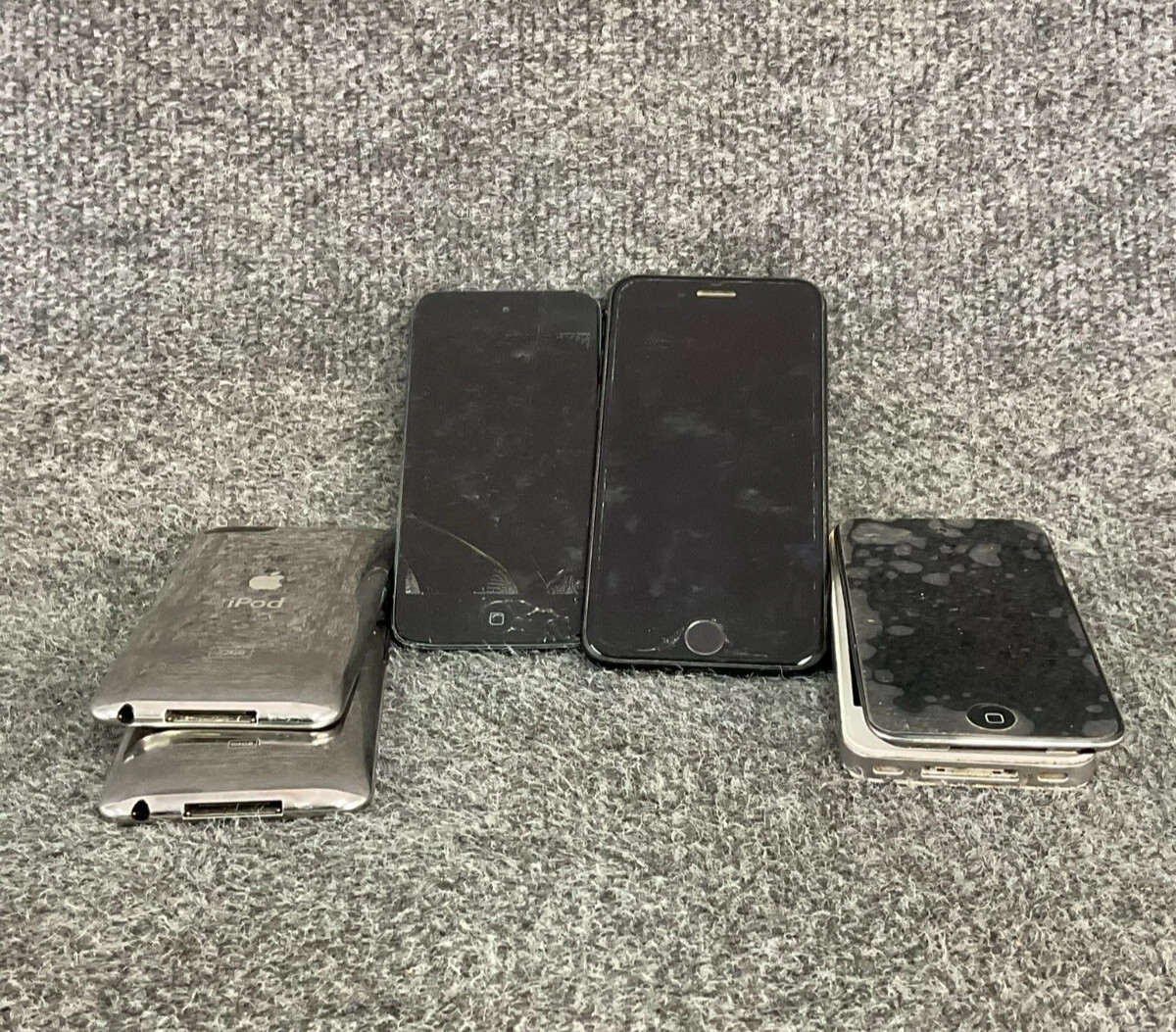 Apple iPod A1318 64GB 3rd Gen & iPhone 4S Combo Pack Used