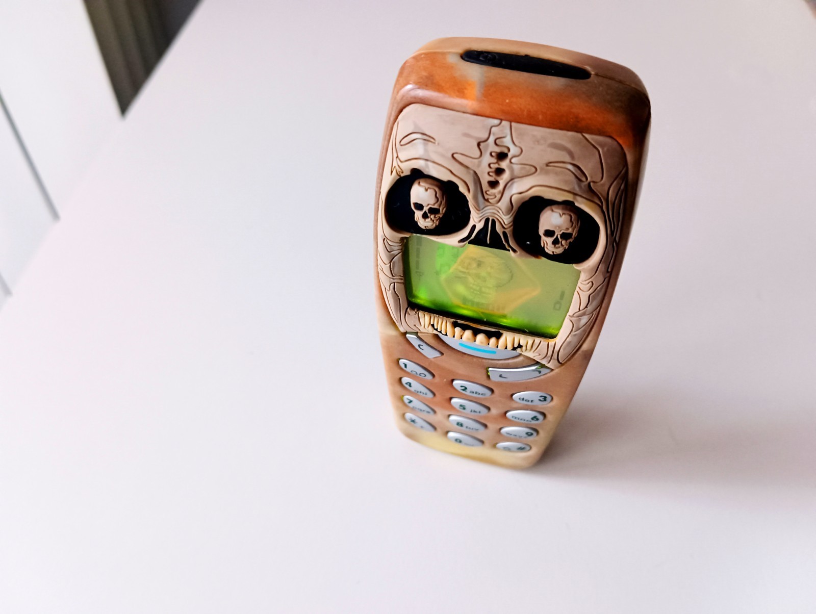 Nokia 3310 VERY RARE SKELETOR Cover + New Battery + Charger – Works