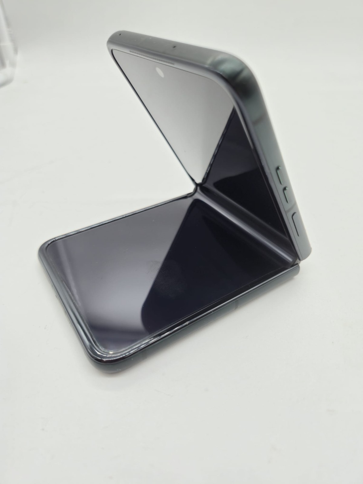 Motorola Razr Ultra 2025 XT2551-2 512GB Factory Network Pantone Scarab