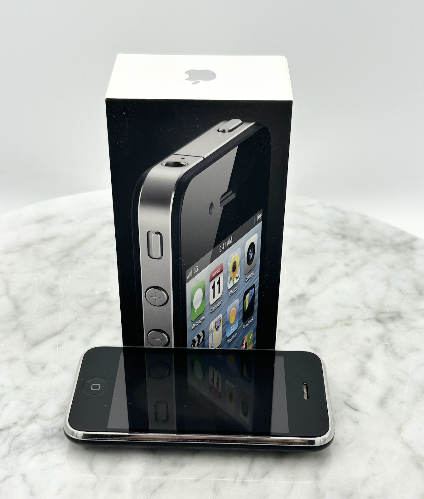 Iphone 4 a1332 With Original Box For Parts/Repair