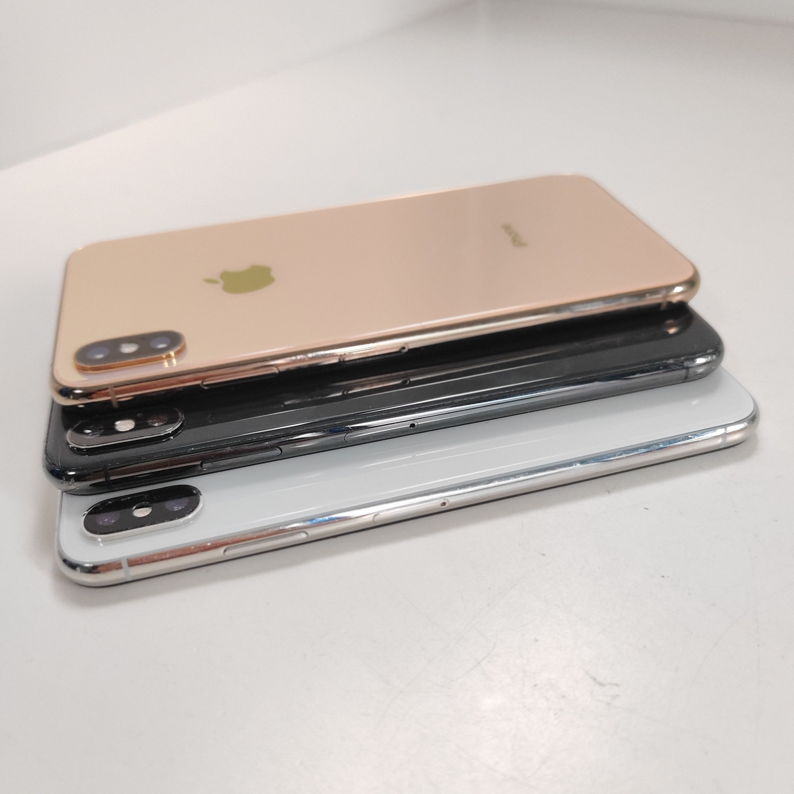 Apple iPhone XS Max 6.5″ 12MP 64GB 256GB all colors iOS 18 with Face ID