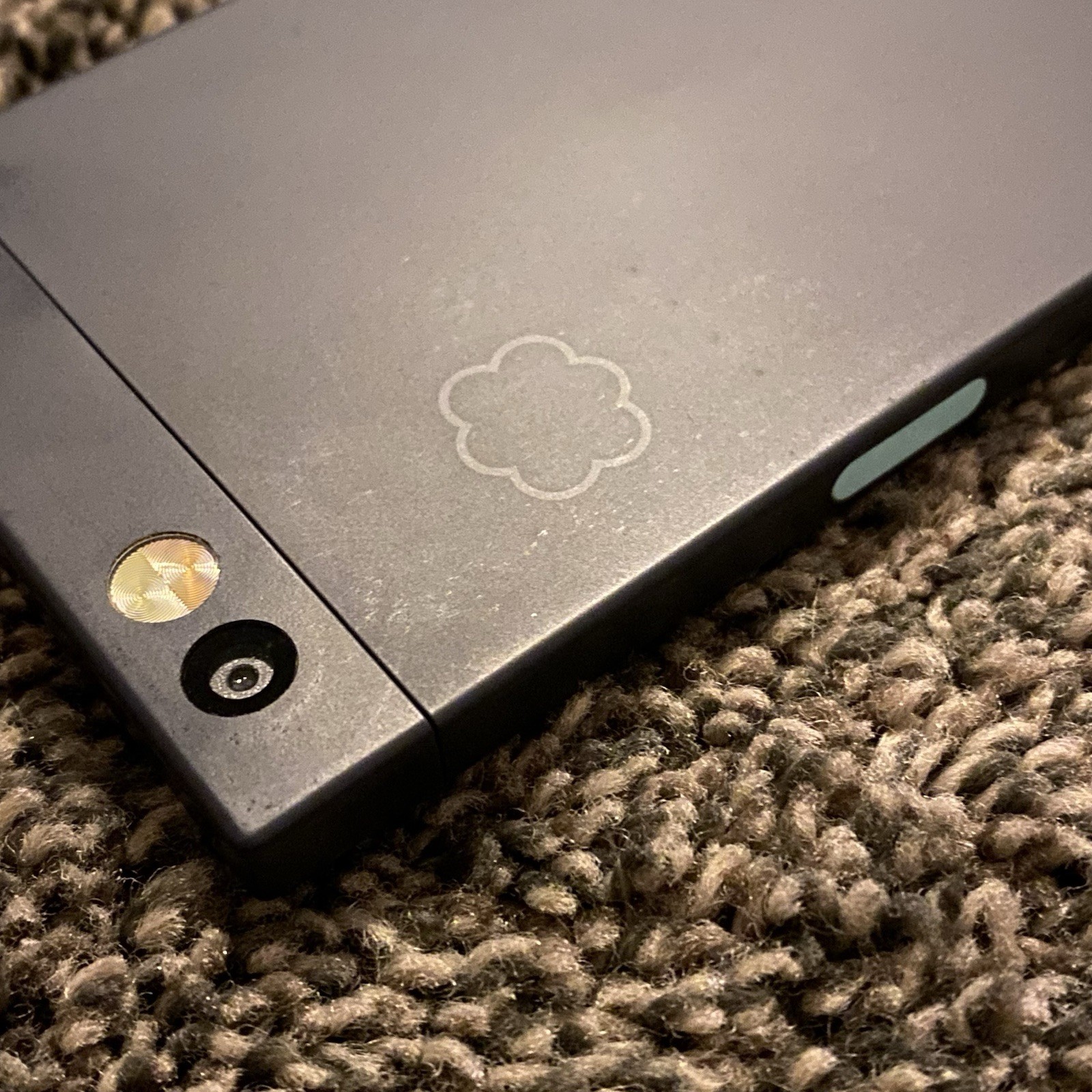 NextBit Robin 32GB – Midnight Black / Carrier Unlocked