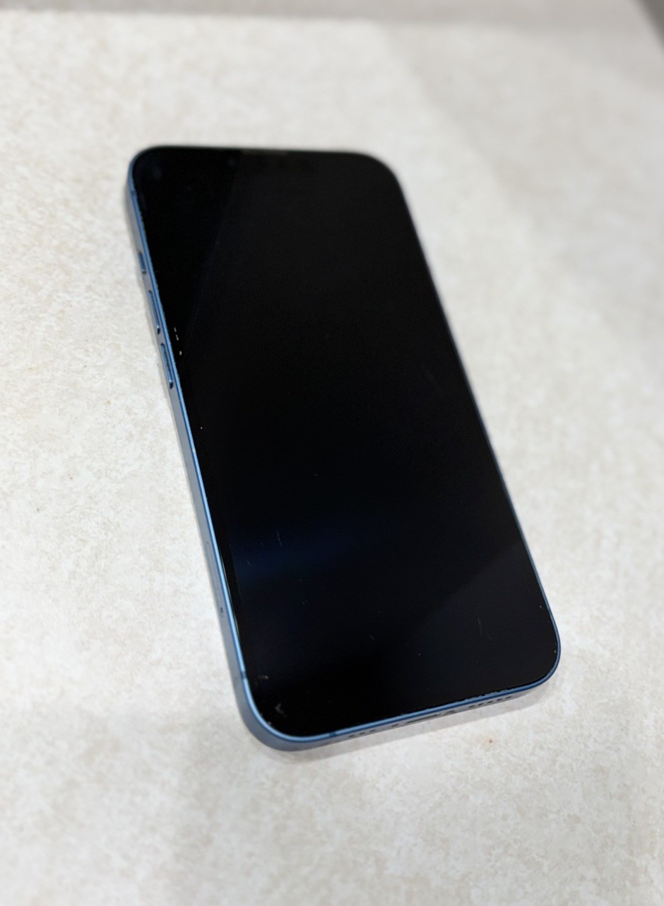 Apple iPhone 13 blue 128GB Unlocked Back Is Cracked