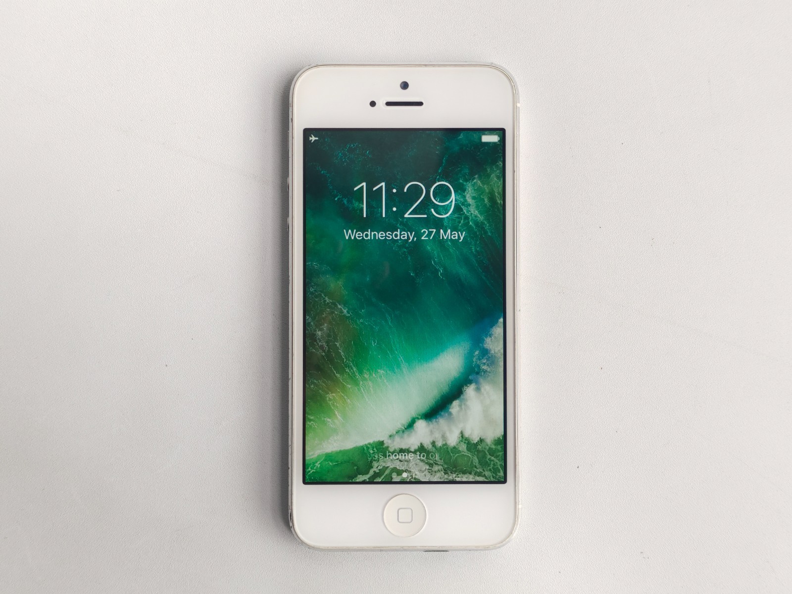 90%N ew Apple iPhone 5/5s 16/32/64GB Factory UNlocked(any carrier)All Color GOOD