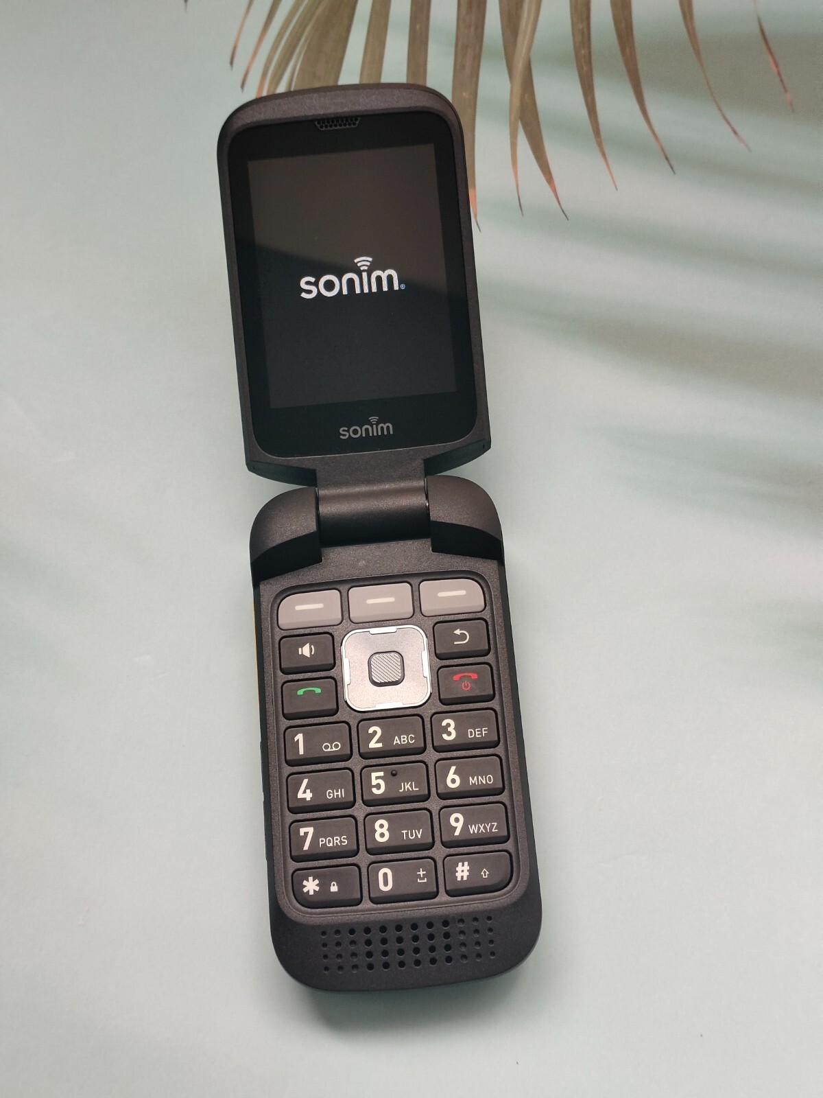 Sonim XP3 Plus XP3900 4G LTE Ultra Rugged Flip Phone 16GB Fully UNLOCKED 99%N EW