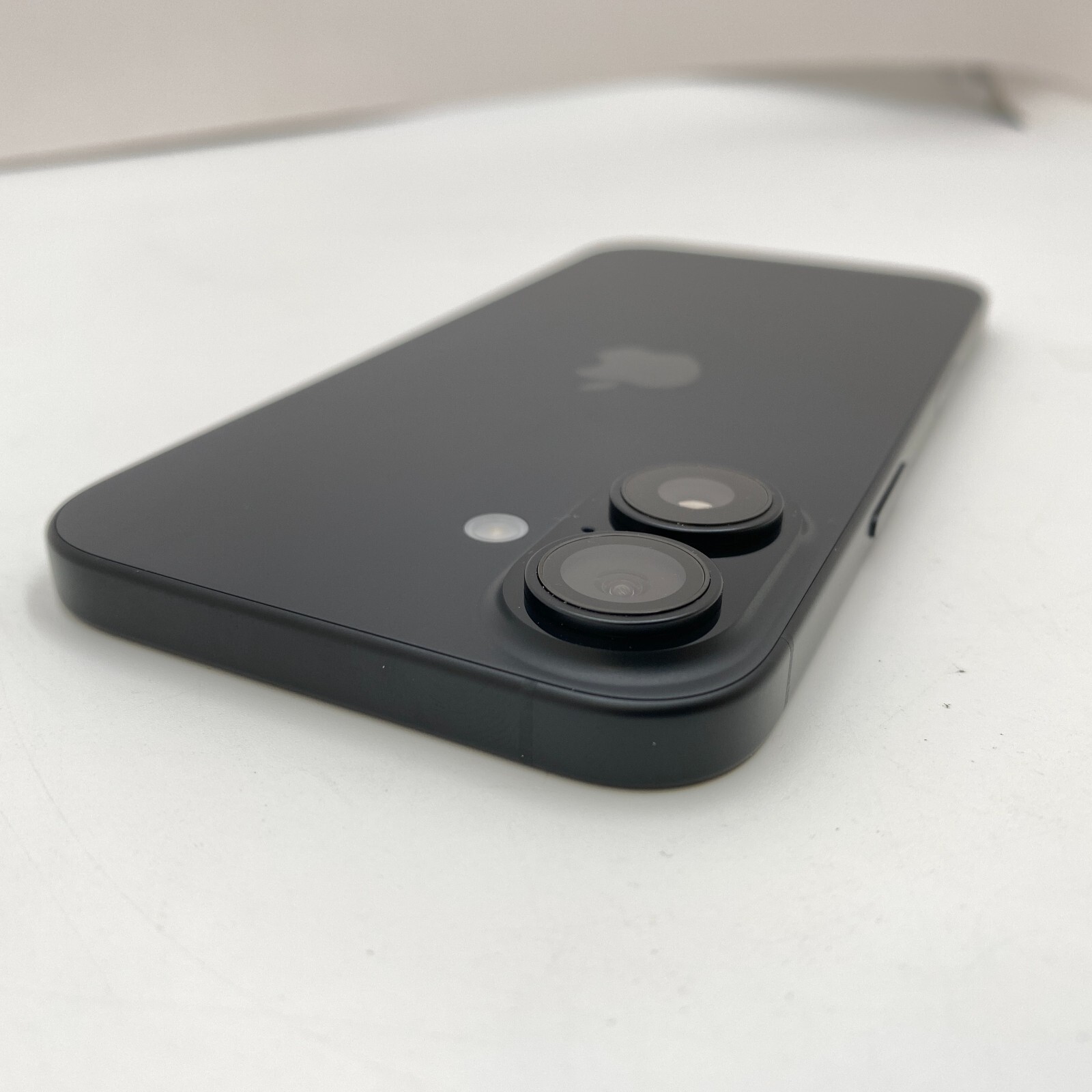 Apple iPhone 16 – 128GB – Black (AT&T/Cricket ONLY) – Open Box