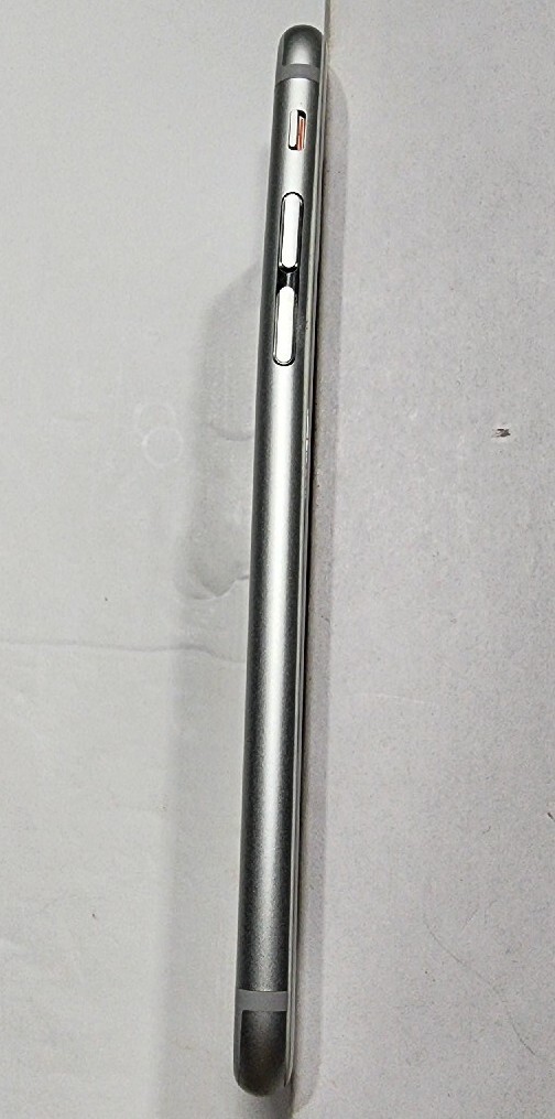 Apple iPhone 6 (A1586) – Silver – PARTS ONLY – BAD MOTHER BOARD