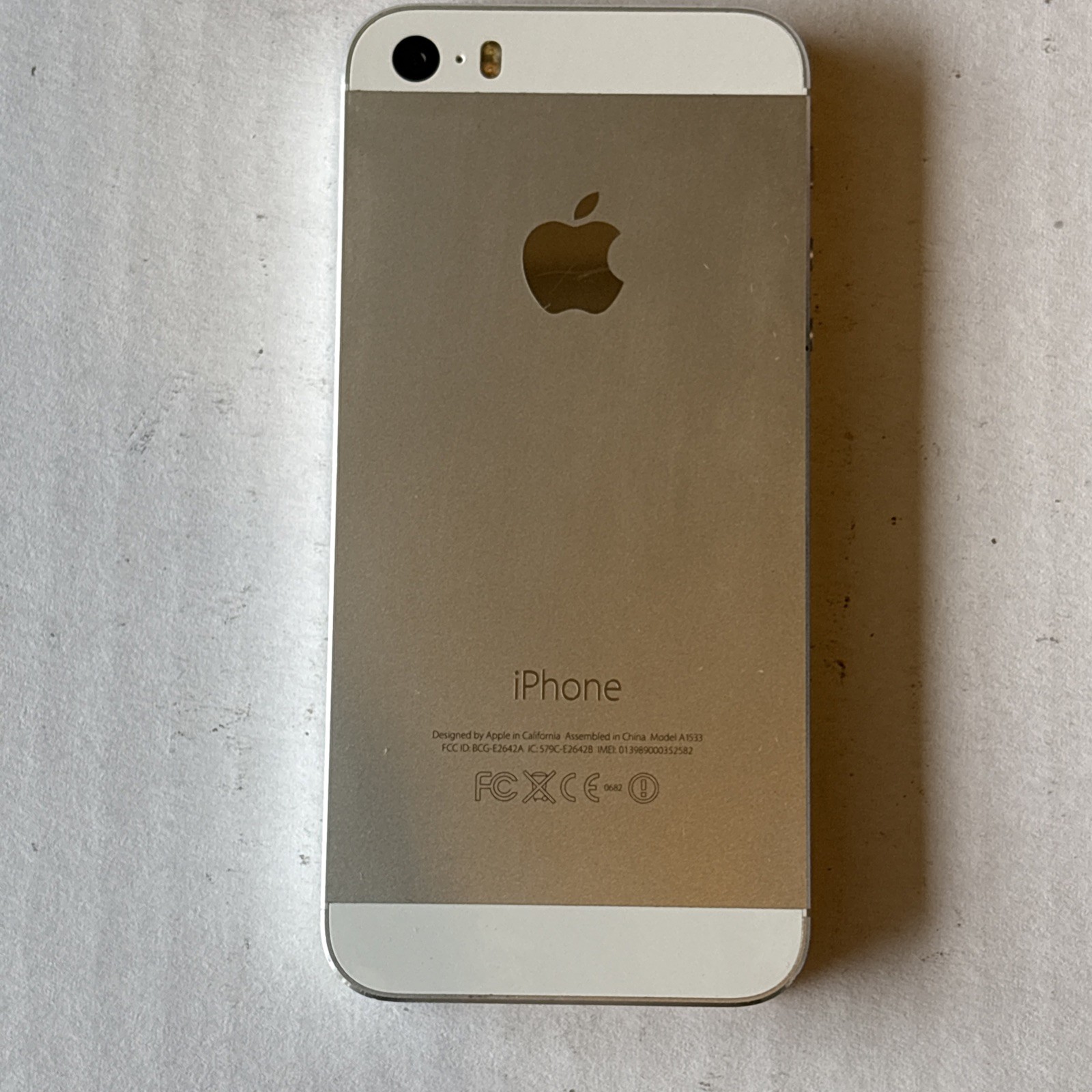 Apple iPhone 5 GSM Unlocked 16GB model A1533 Silver.