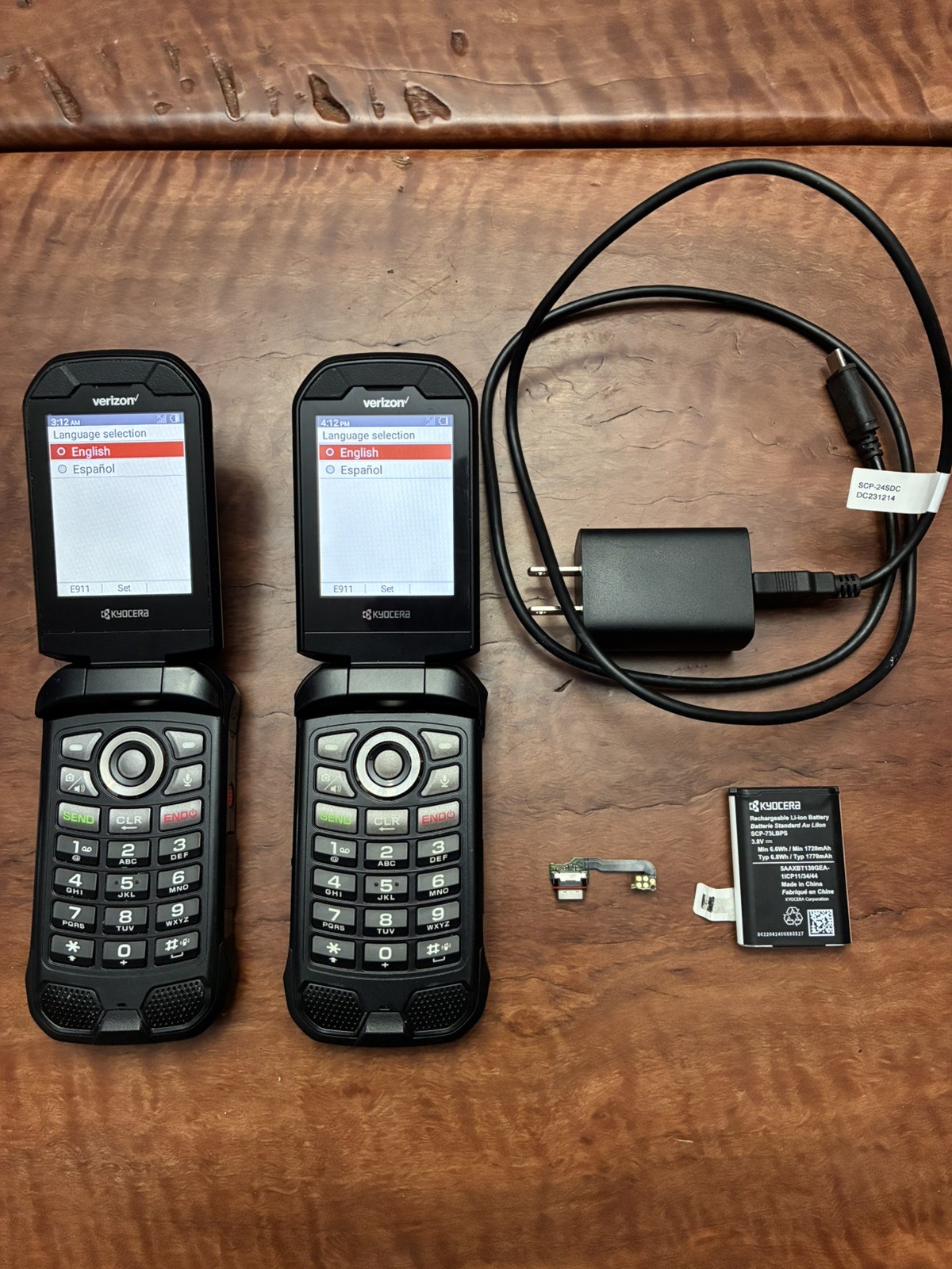 2x Kyocera DuraXV Extreme+ E4811 Phones, 1 Working + 1 functional Parts/Repair