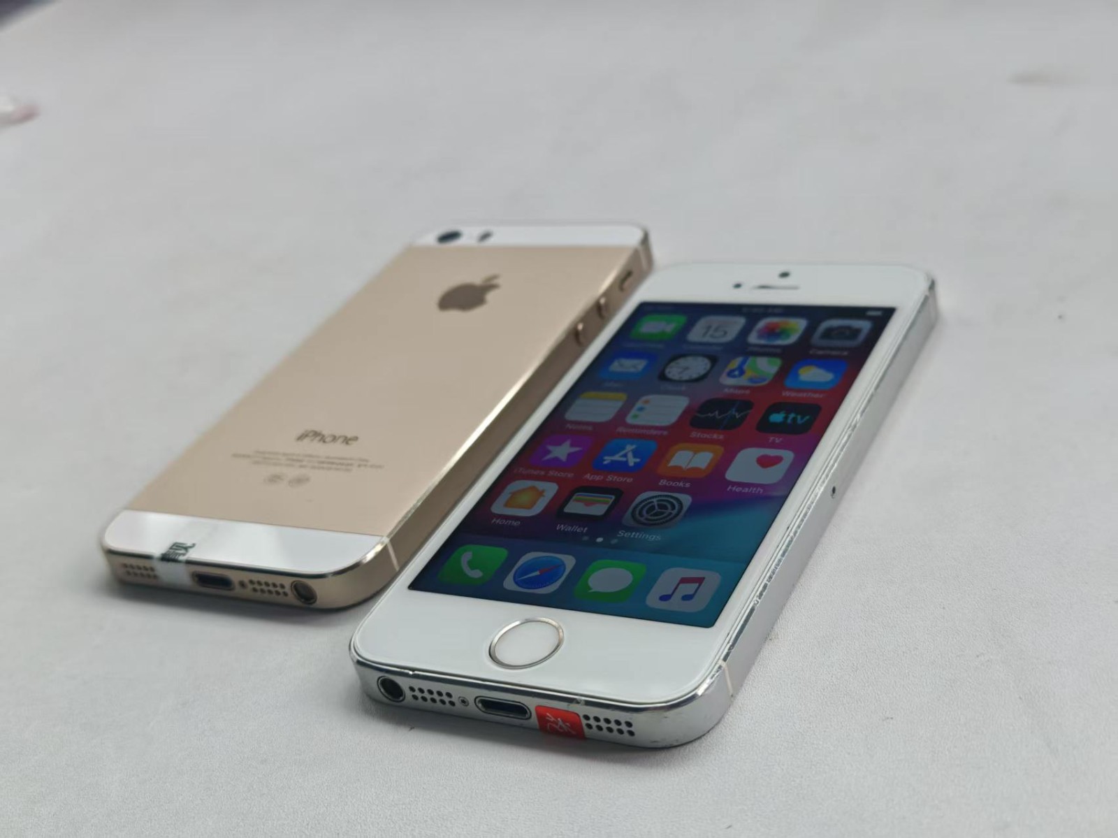 Apple IPhone 5s – 16/32/64GB – ALL COLORS Unlocked GOOD