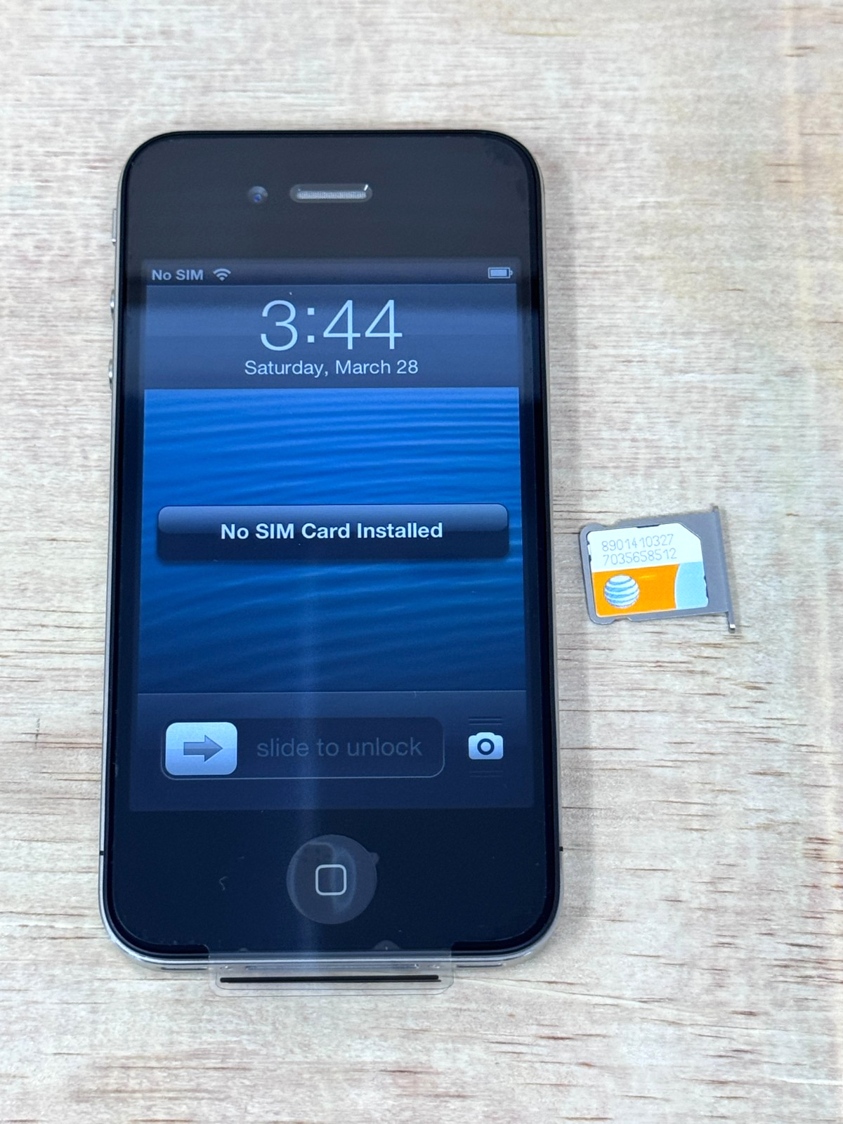 Apple iPhone 4, Black, 8 GB (AT&T) – Model: A1332, GSM, Complete w/ Original Box