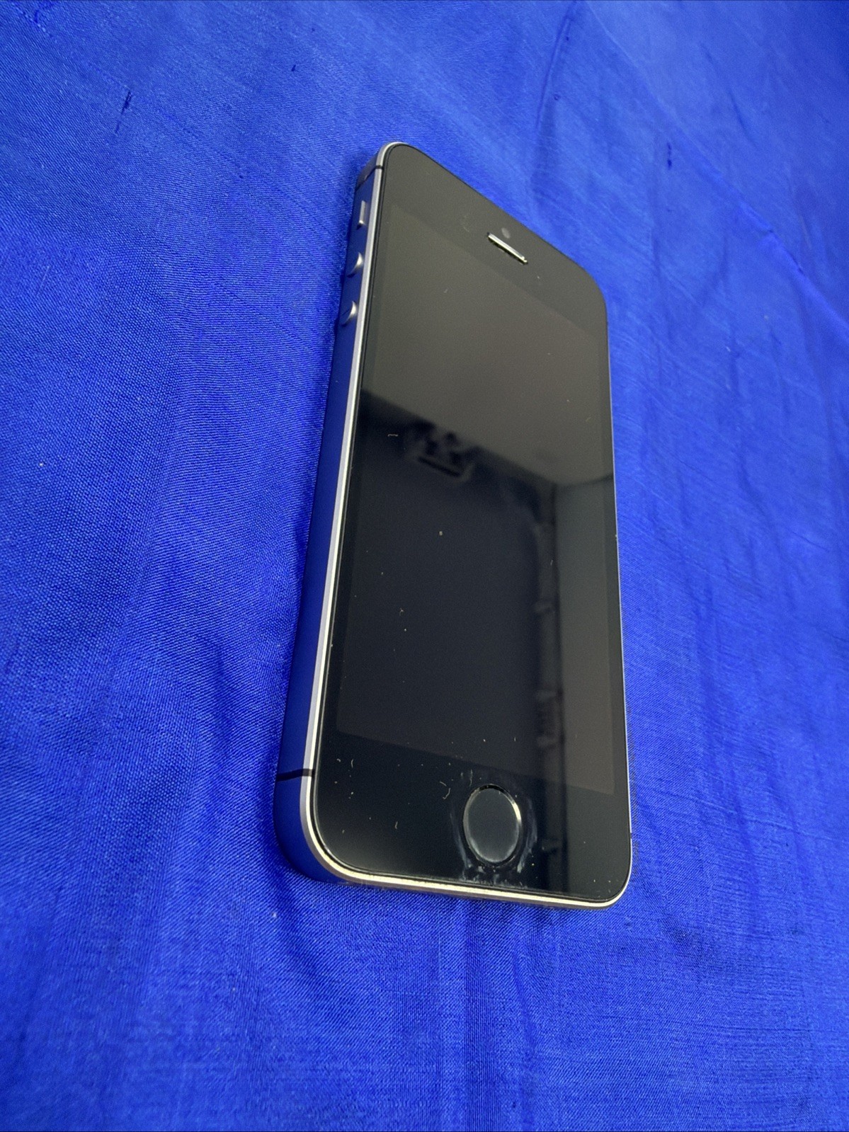 Apple iPhone SE 32GB A1662 Space Gray LTE Cellular AT&T MP7T2LL/A IOS 12.3.1