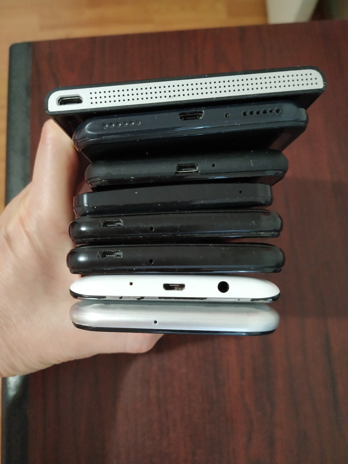 Lot of 8 Mixed Brand LG K7/ SKY Elite H5/ Wiko C210AE (2pc)/XR6M10 and other 8GB