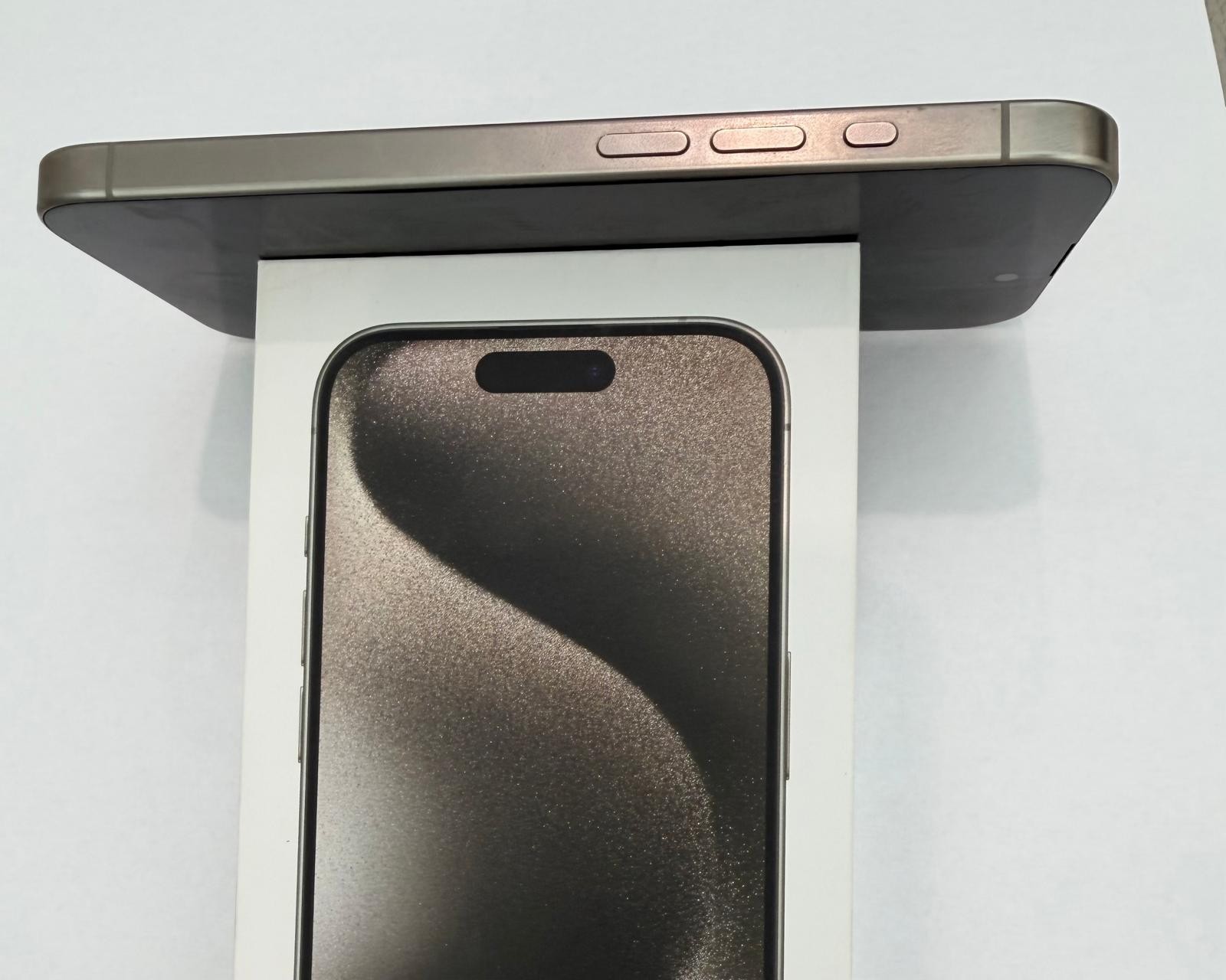 Apple iPhone 15 Pro – 128 GB – Natural Titanium (Unlocked)