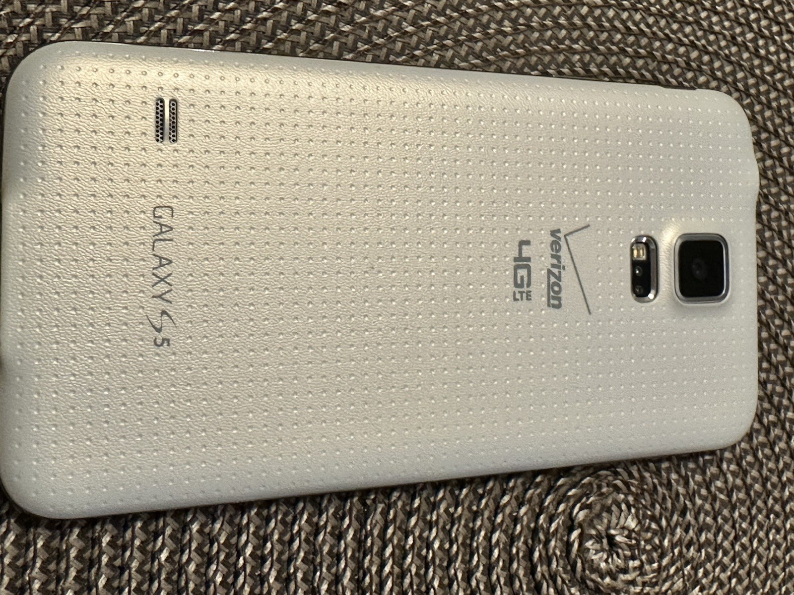 Samsung Galaxy S5 Verizon 4G LTE 16MP Bar Style Smartphone White Android Mobile